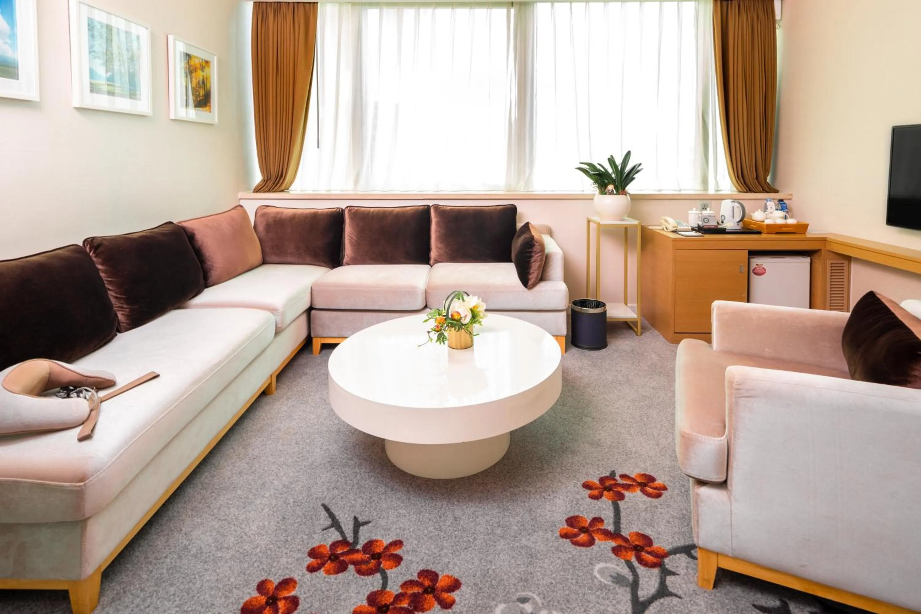 Living room in China Mayors Plaza