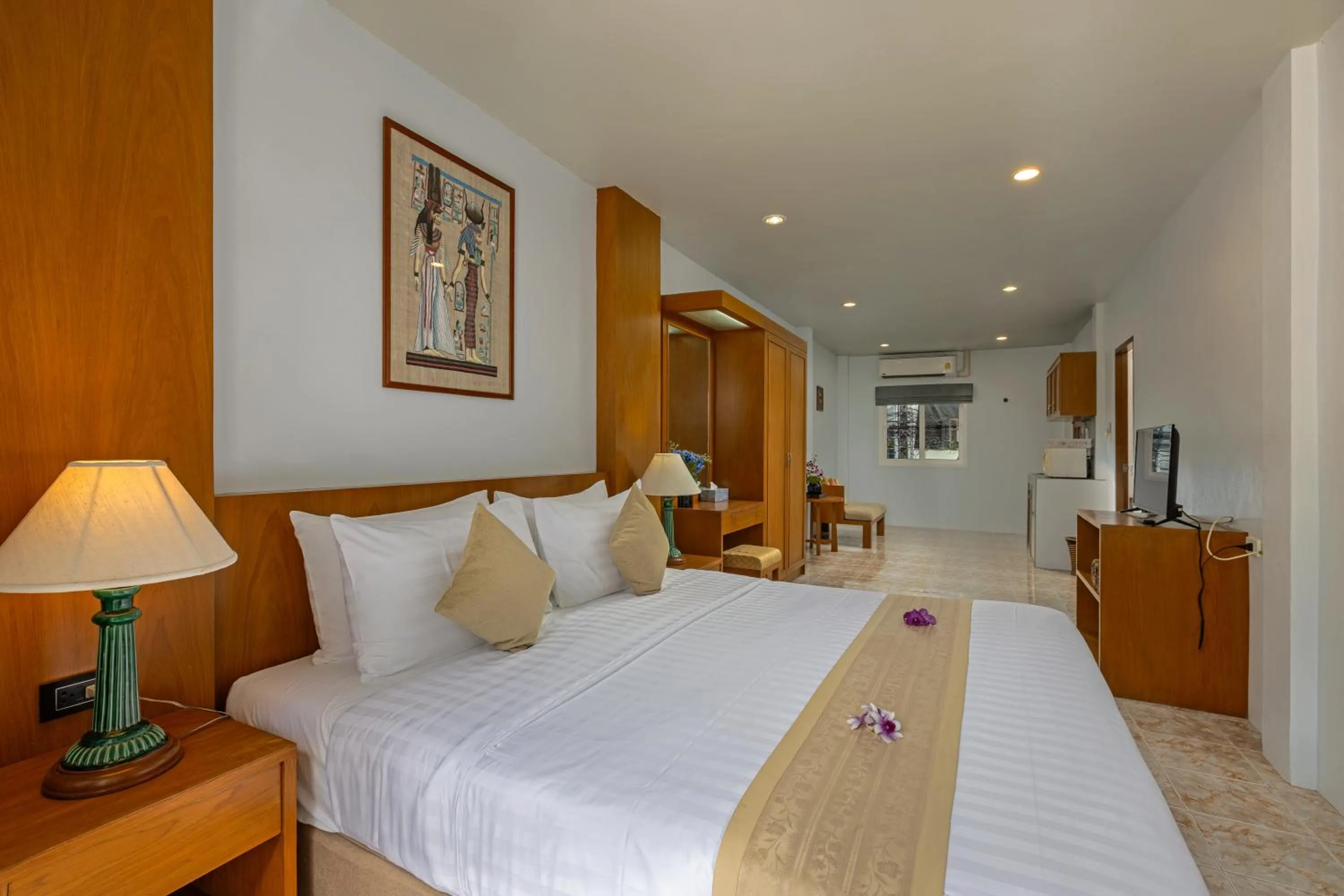 Photo of the whole room, Bed in Kamala Dreams