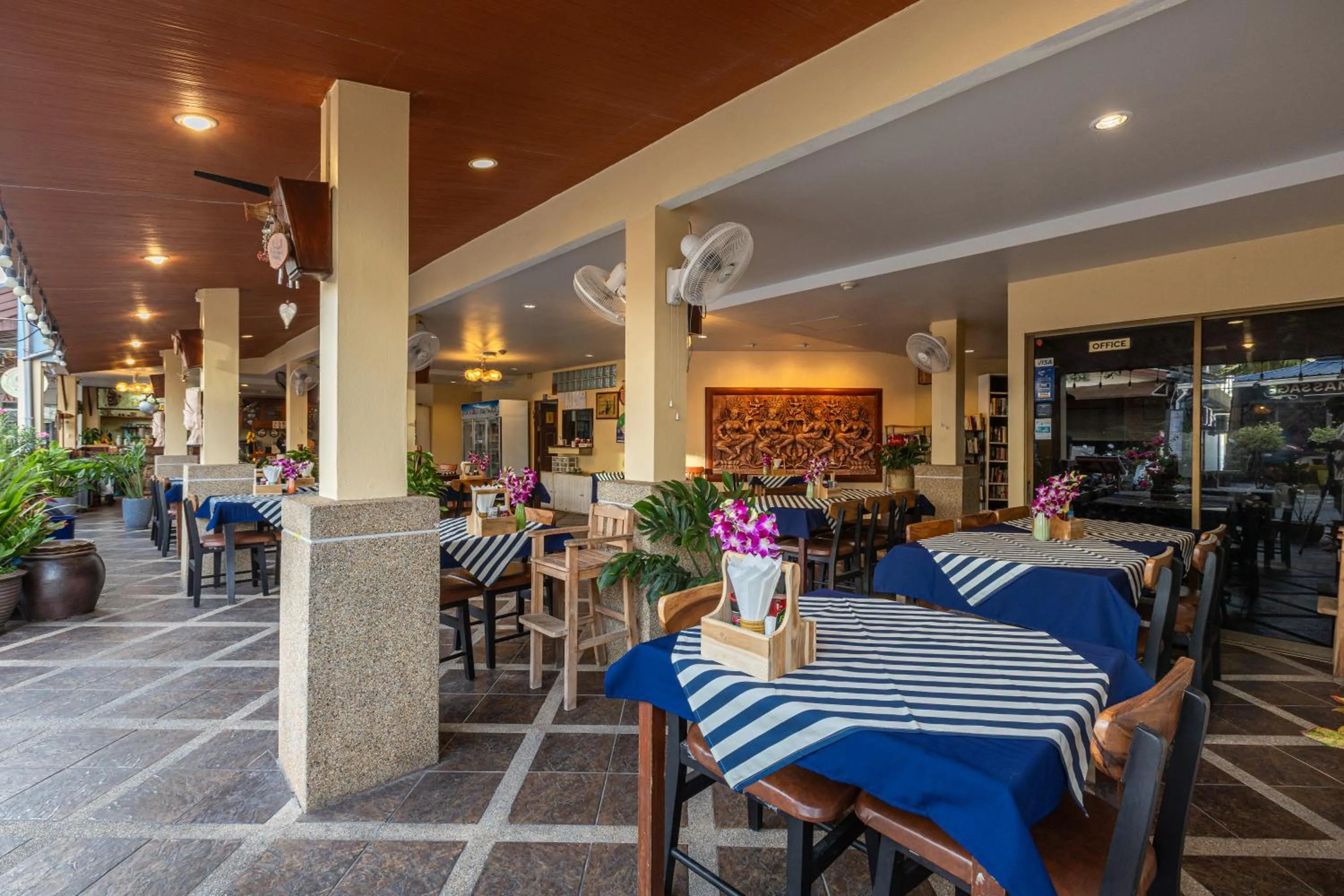 Restaurant/places to eat in Kamala Dreams