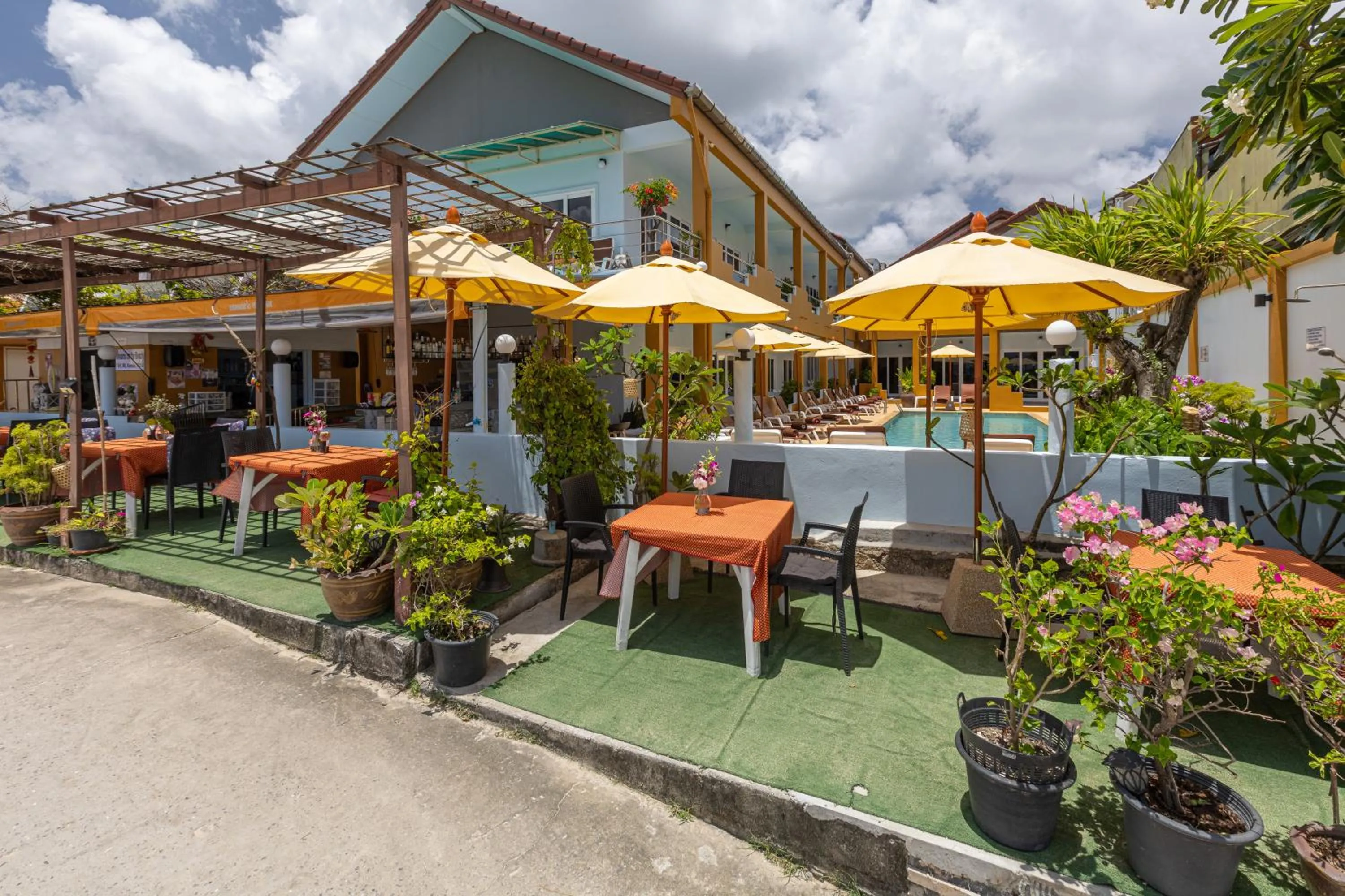 Restaurant/places to eat in Kamala Dreams