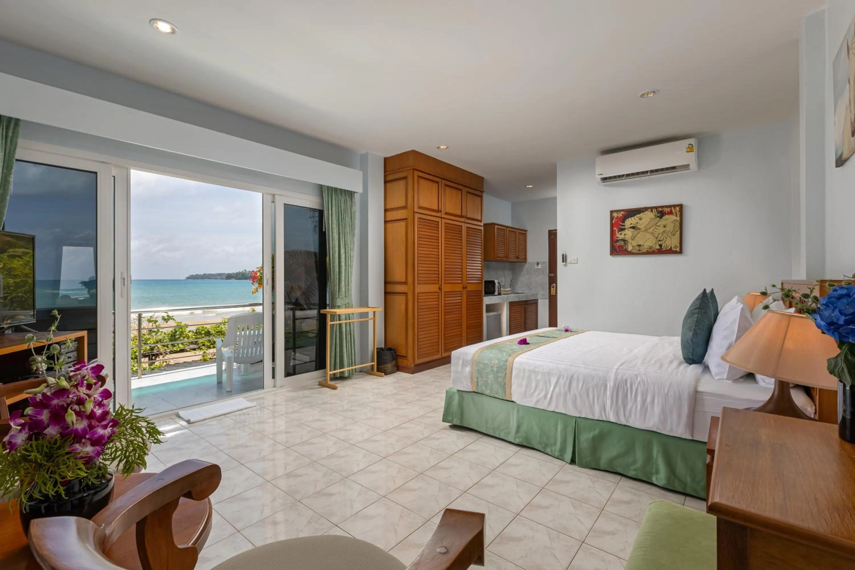 Bedroom, Bed in Kamala Dreams