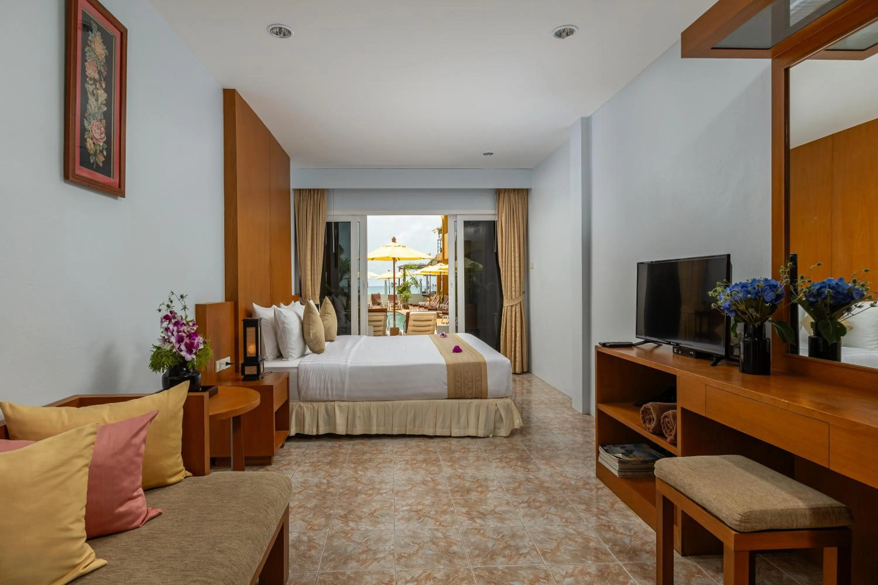 Photo of the whole room, Bed in Kamala Dreams