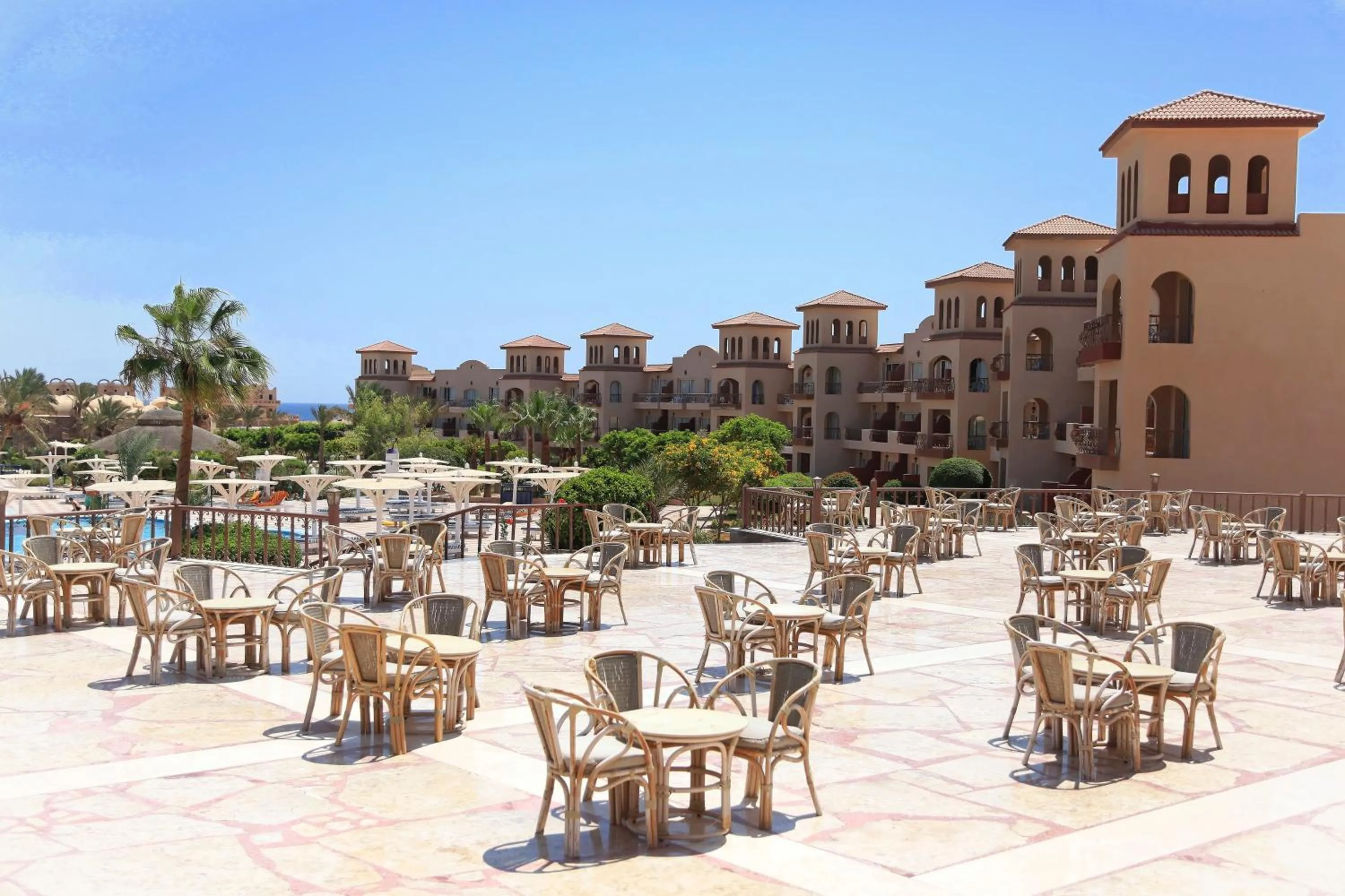 Restaurant/places to eat in Pensee Royal Garden Beach Resort