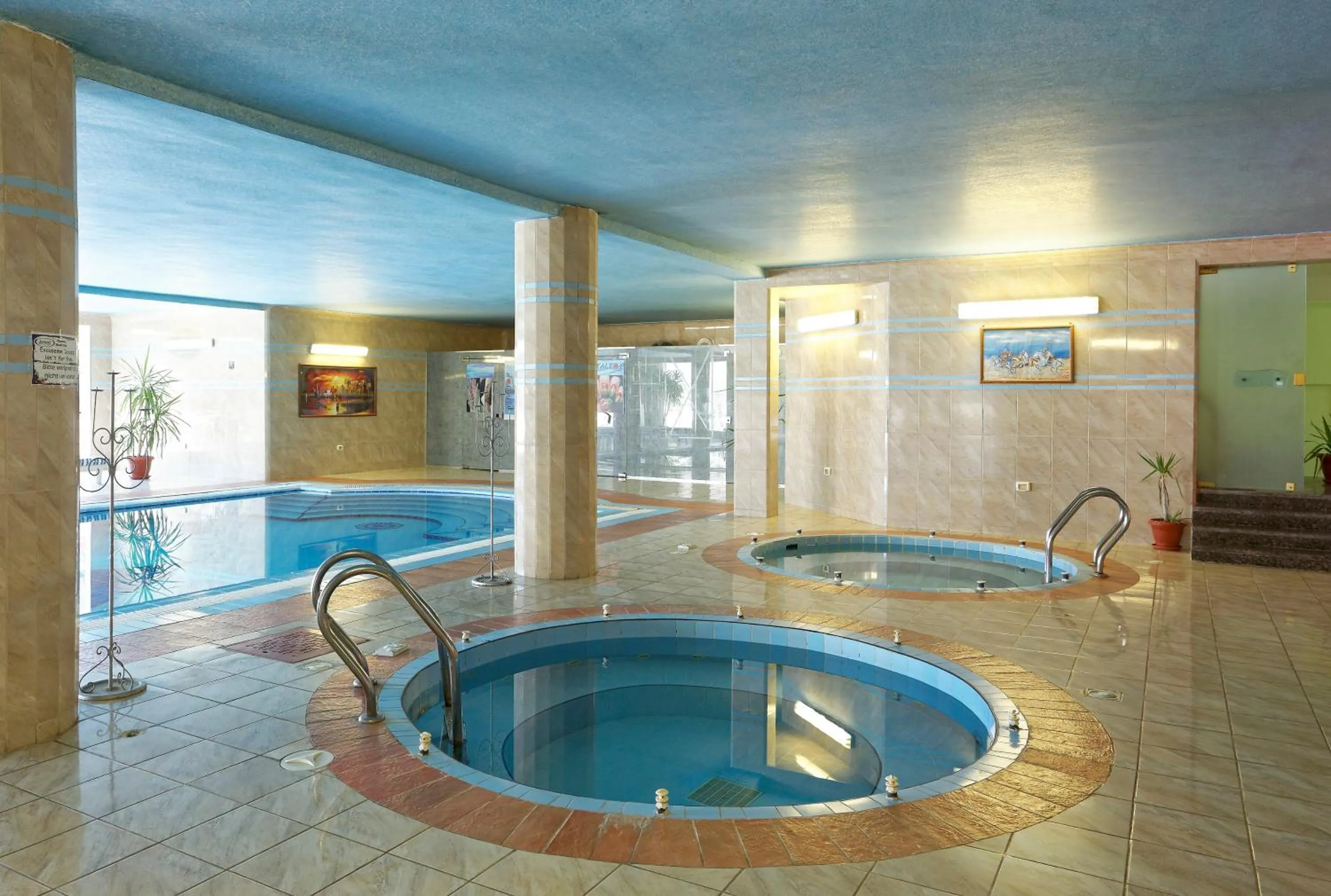 Swimming pool in Pensee Royal Garden Beach Resort