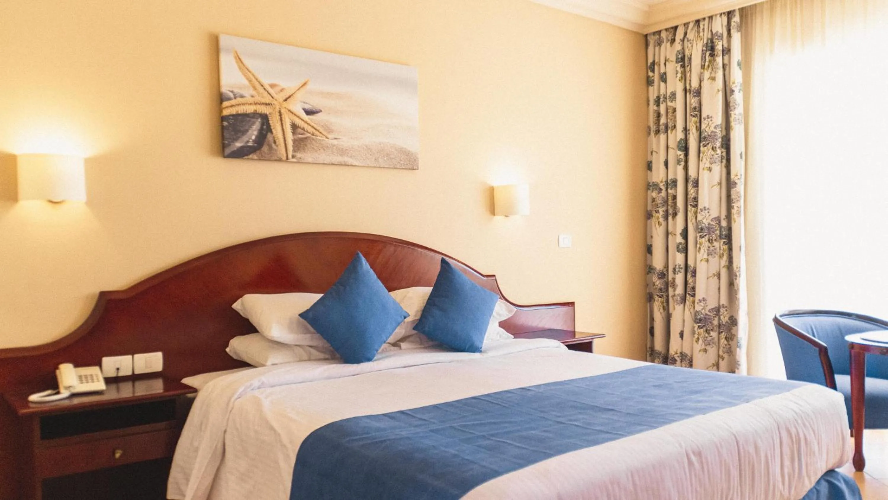 Photo of the whole room, Bed in Labranda Royal Makadi