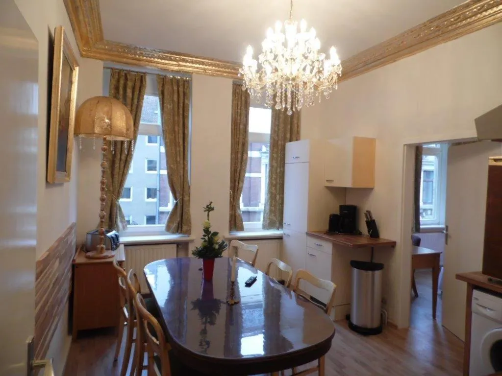 English Romance University