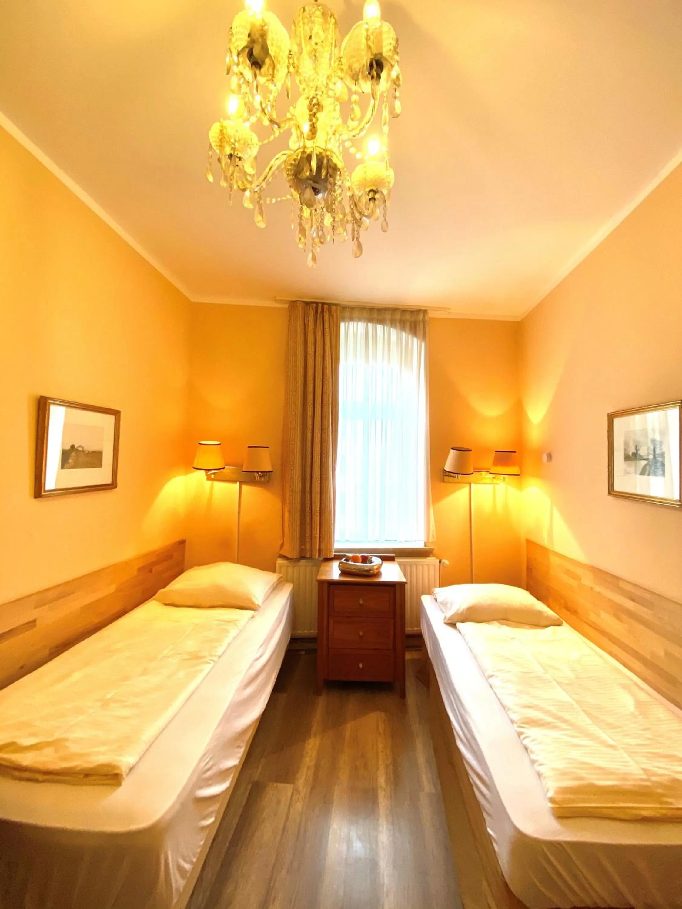 English Romance University