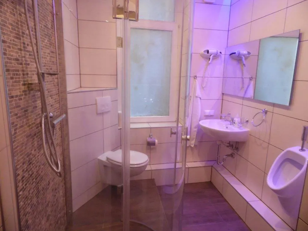 English Romance University