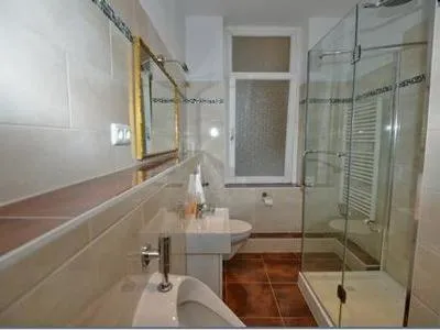 English Romance University