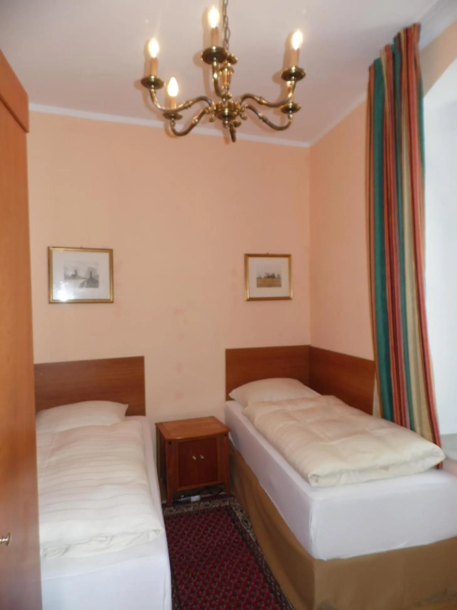 English Romance University