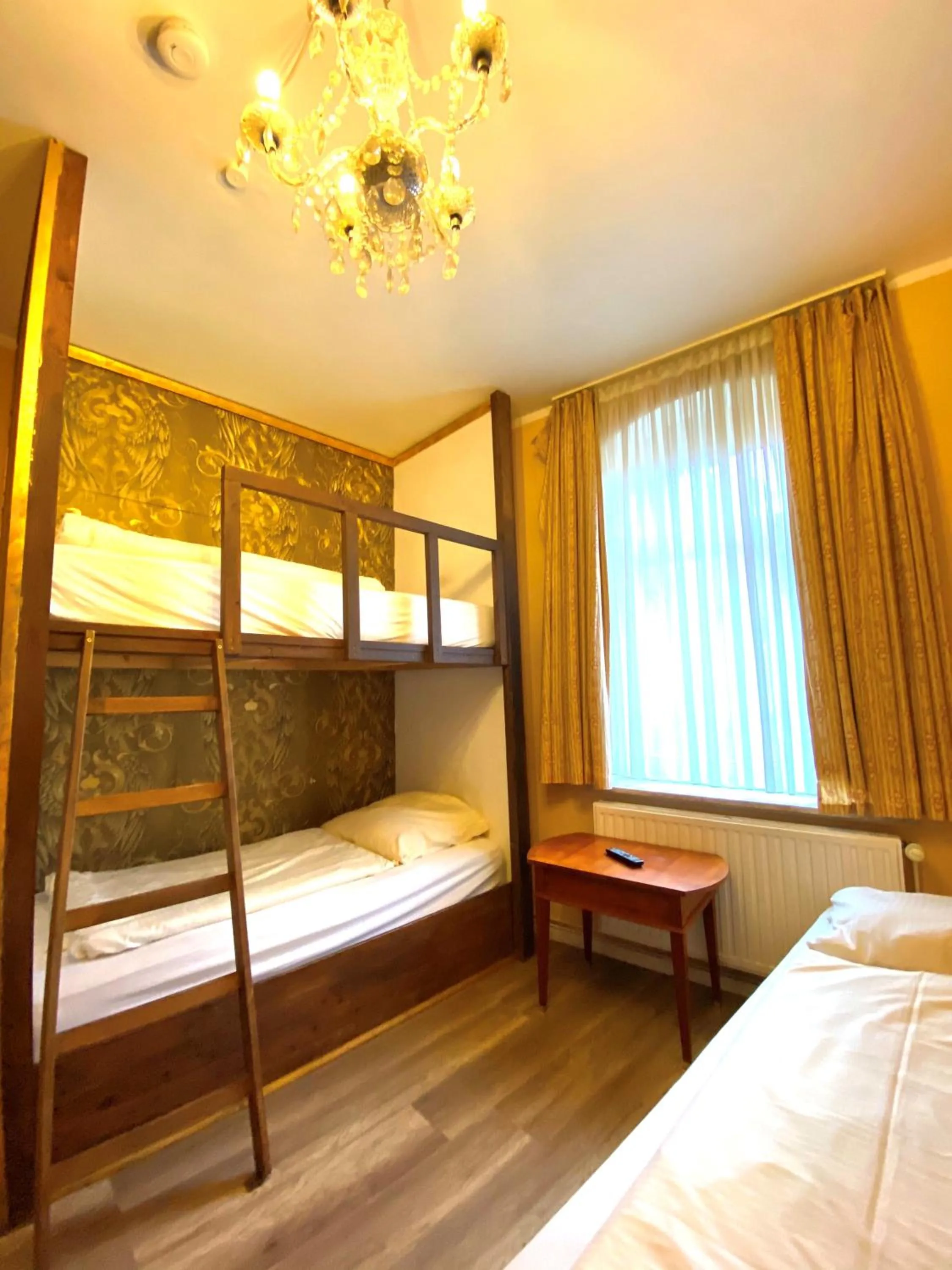 English Romance University