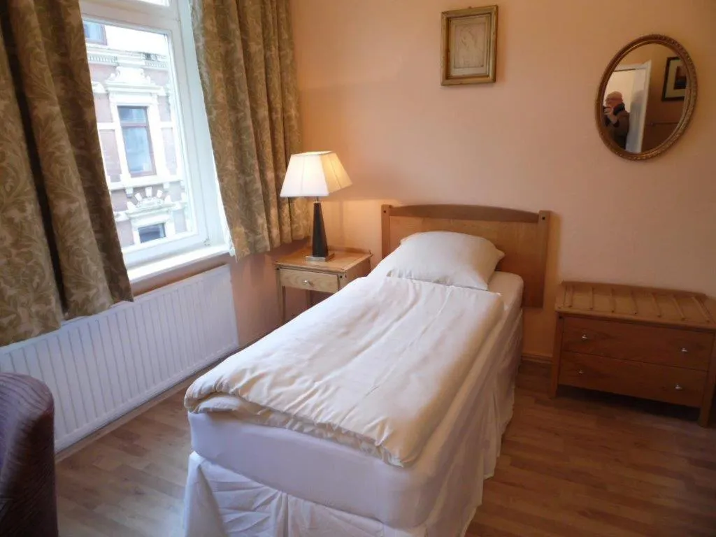 English Romance University