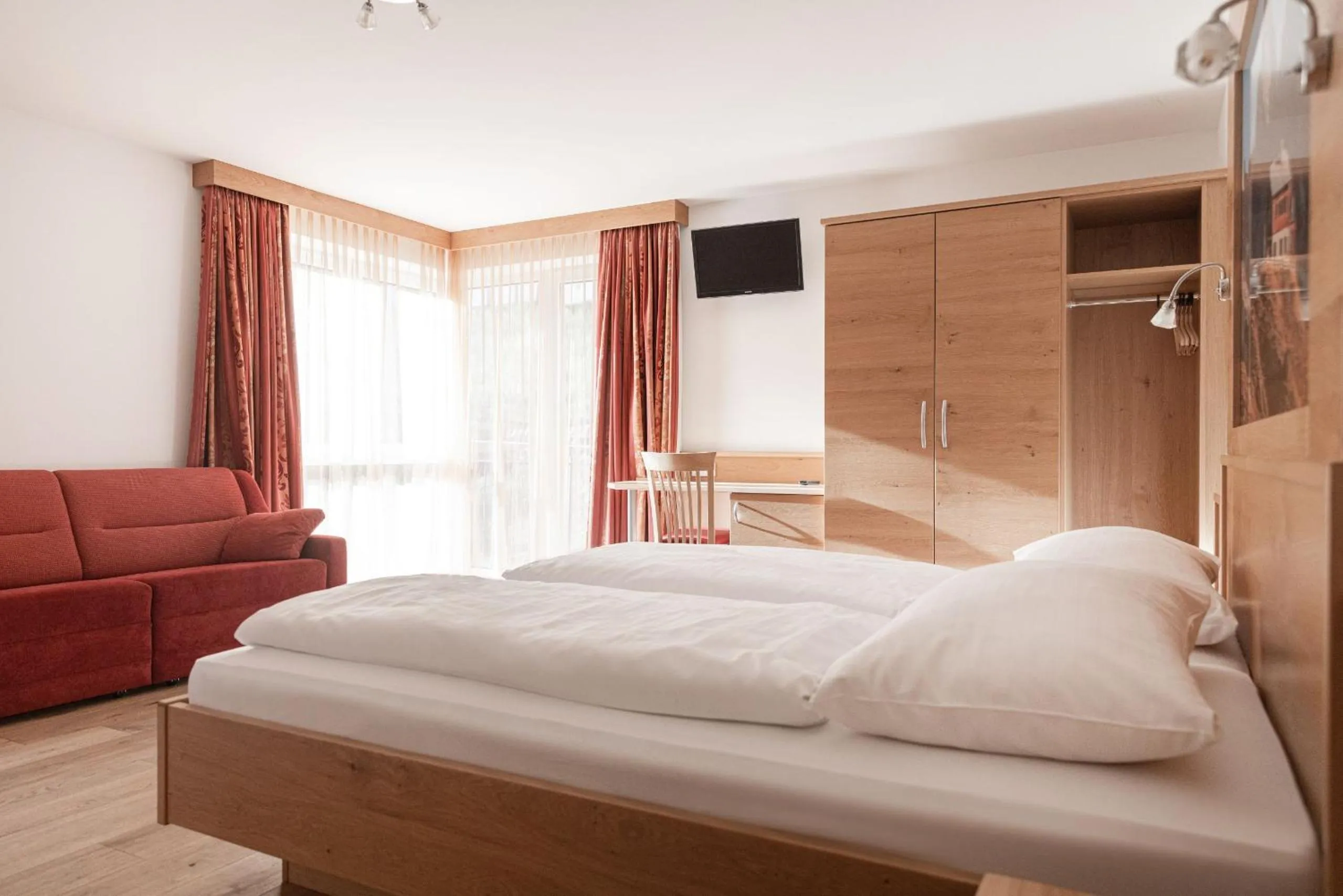 Photo of the whole room, Bed in Hotel Weissenstein