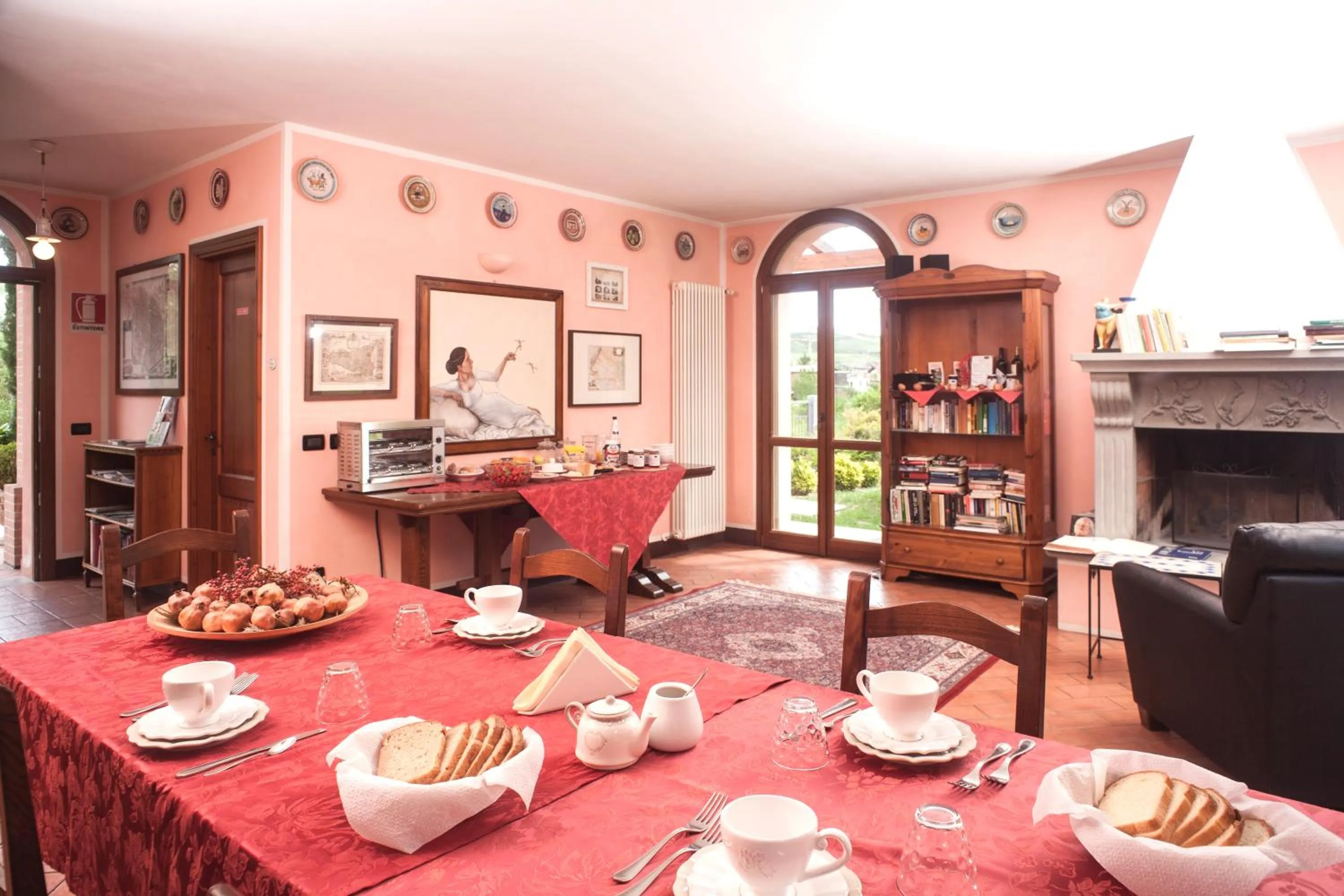 Communal lounge/ TV room in Agriturismo Il Cavicchio