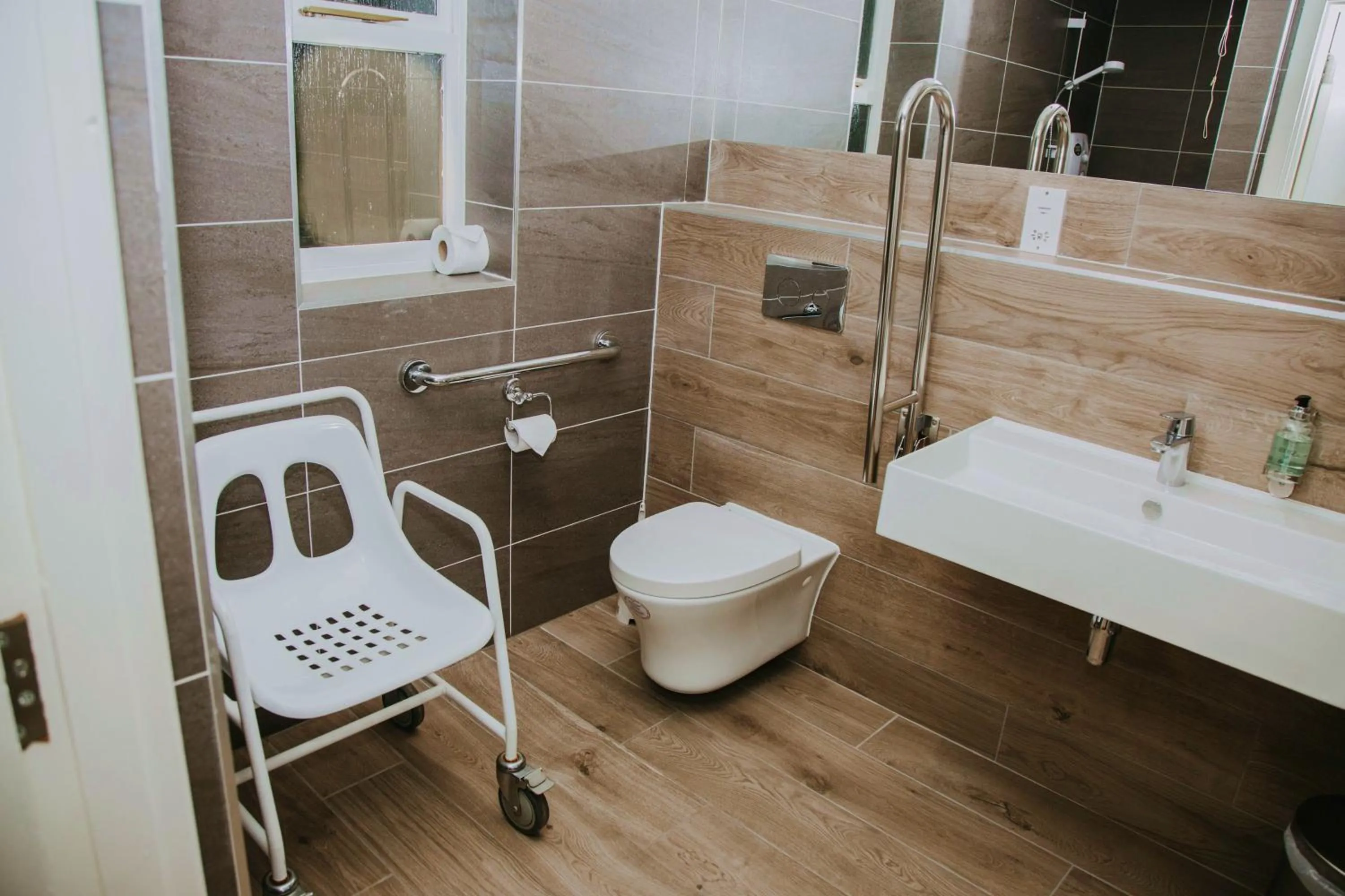 Shower in Forbes of Kingennie