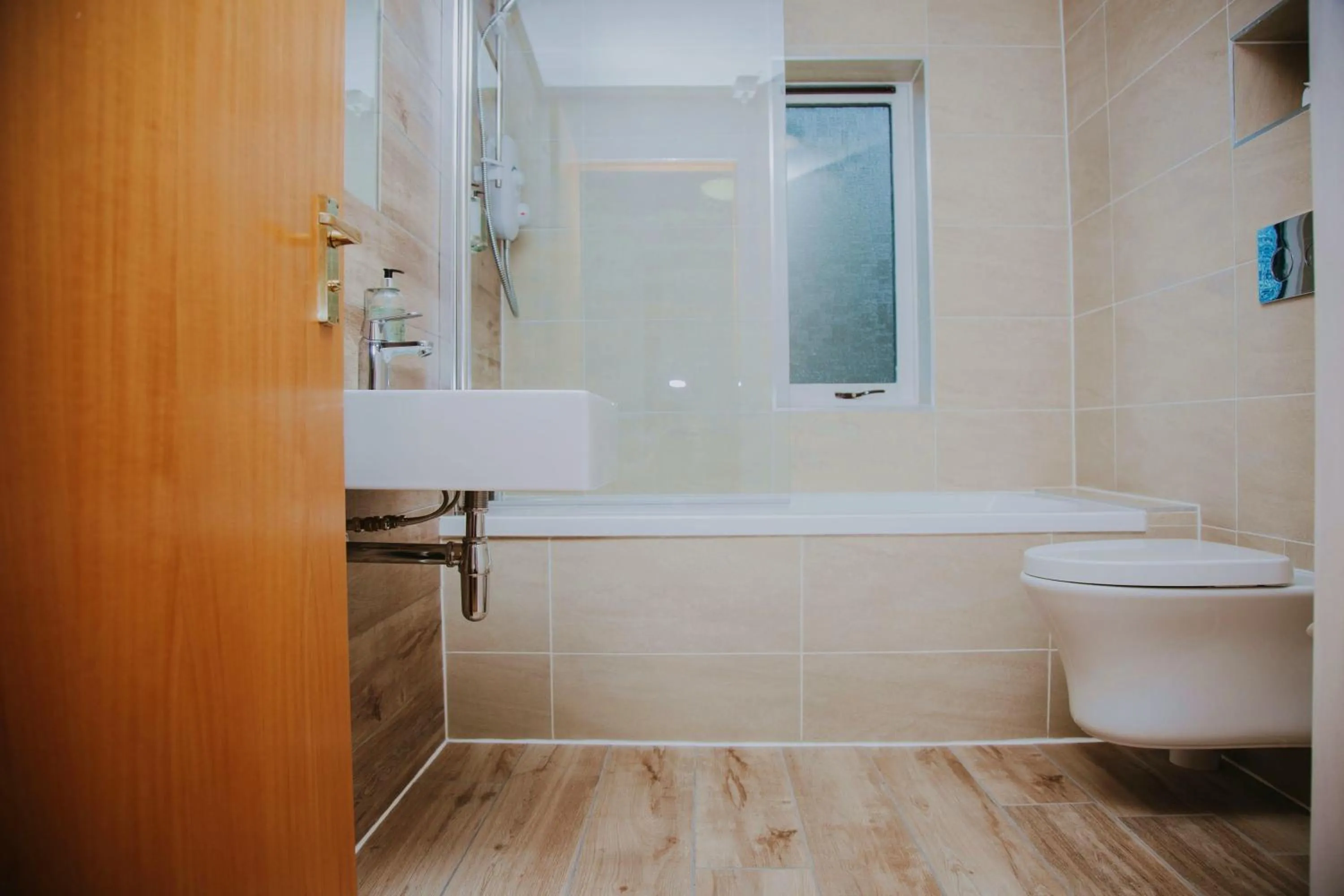 Shower in Forbes of Kingennie