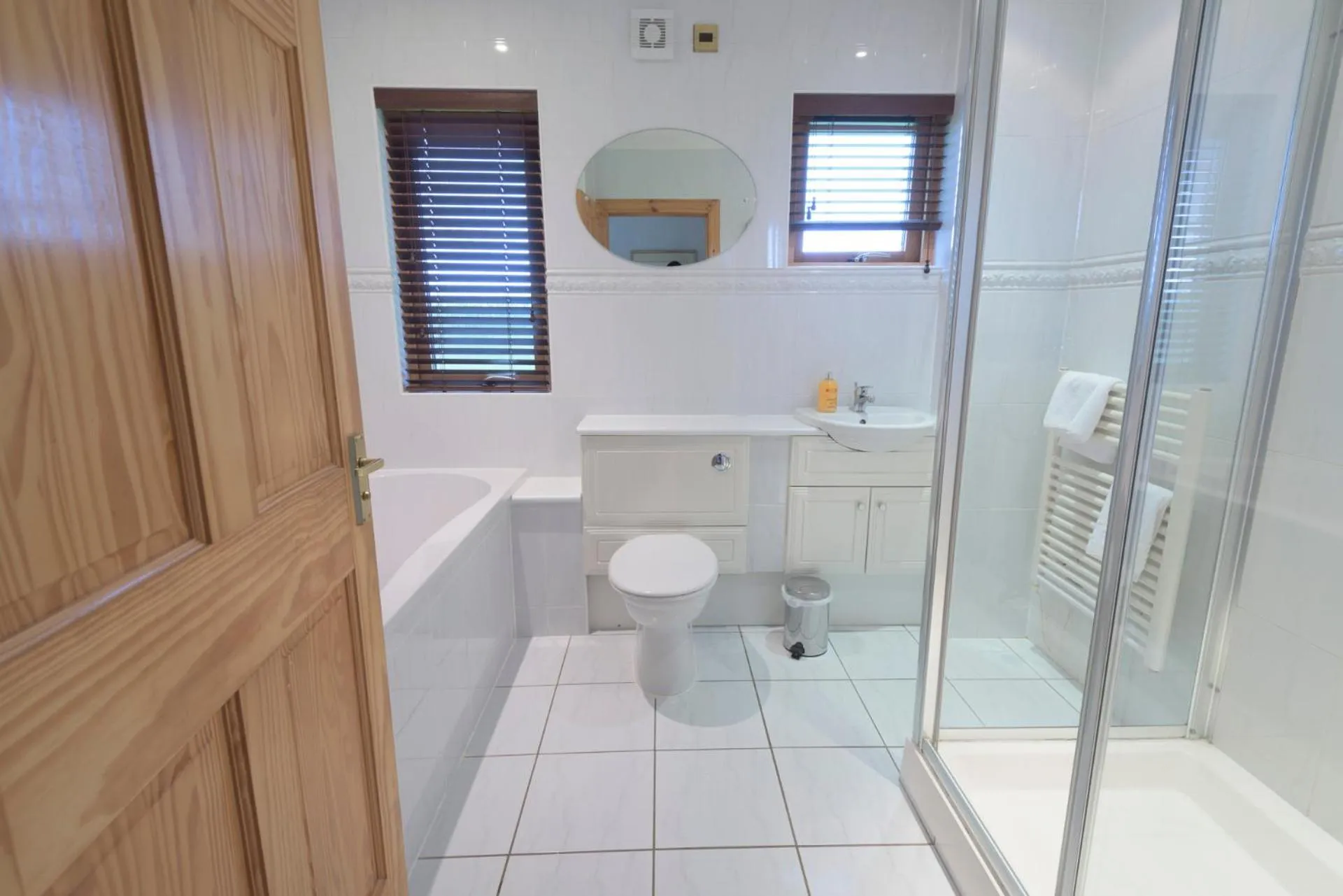 Shower in Forbes of Kingennie