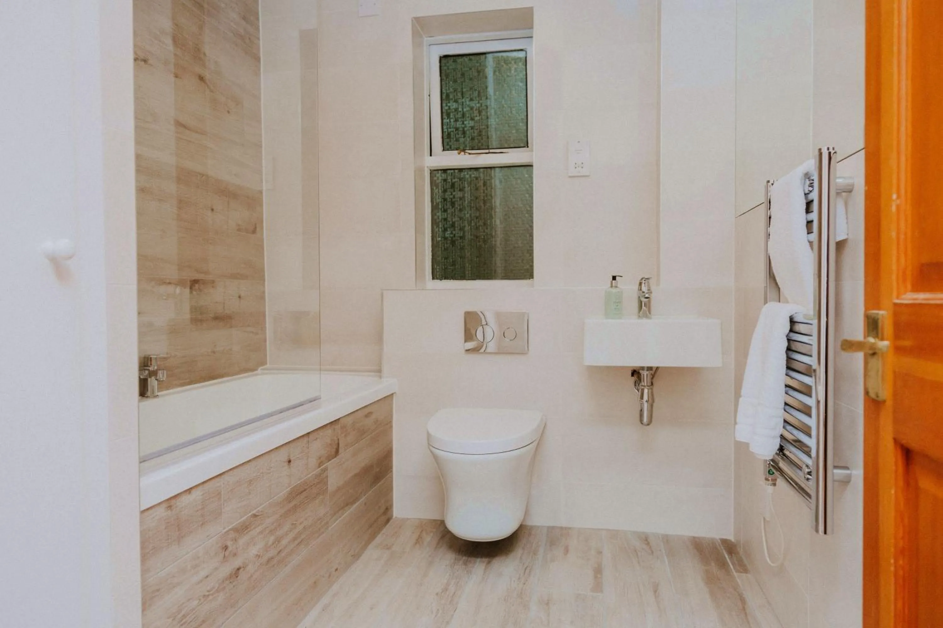 Shower in Forbes of Kingennie