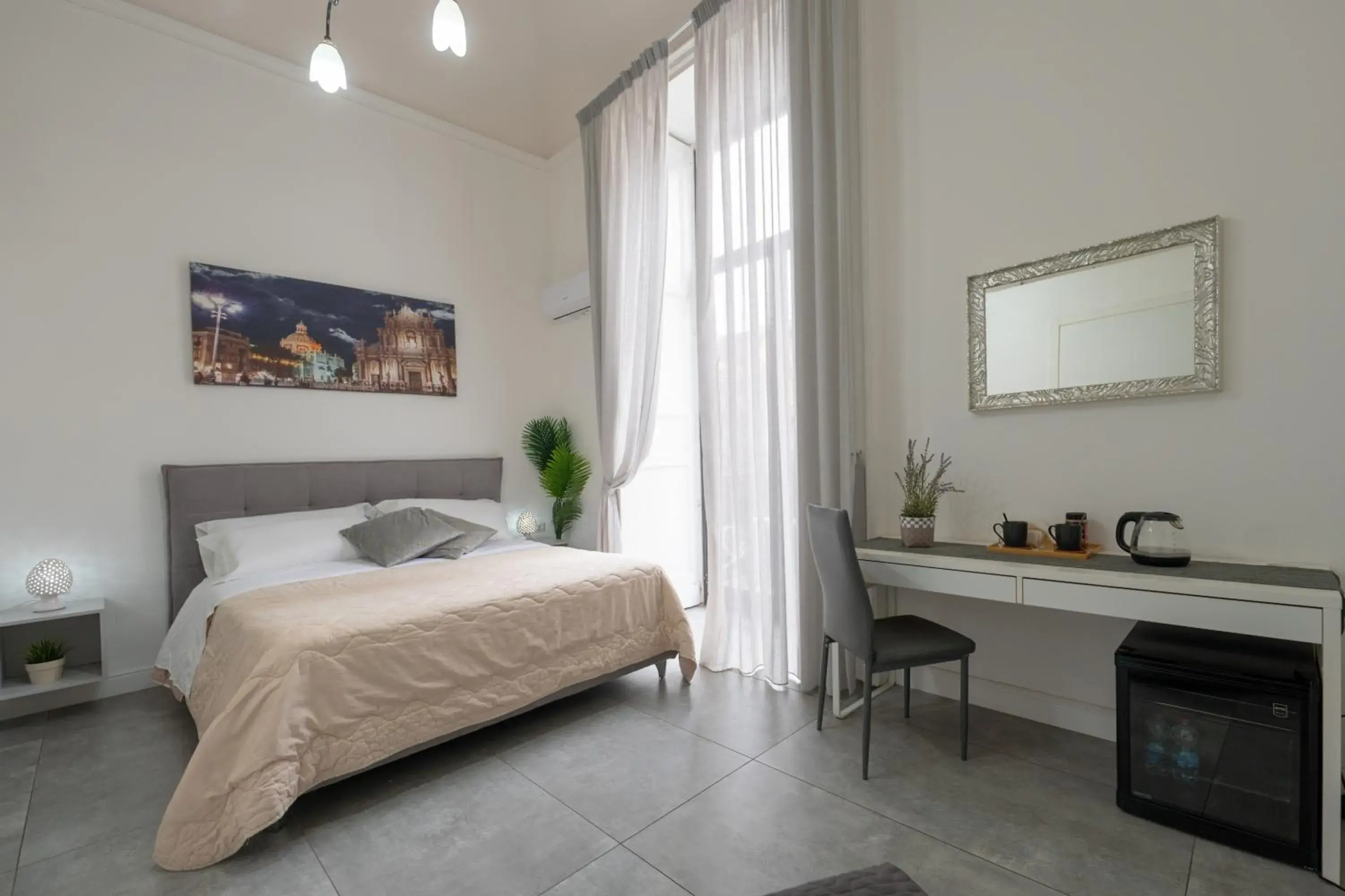Double Room with Private Bathroom in Palazzo Bruca Catania Double Room with Private Bathroom in Palazzo Bruca Catania