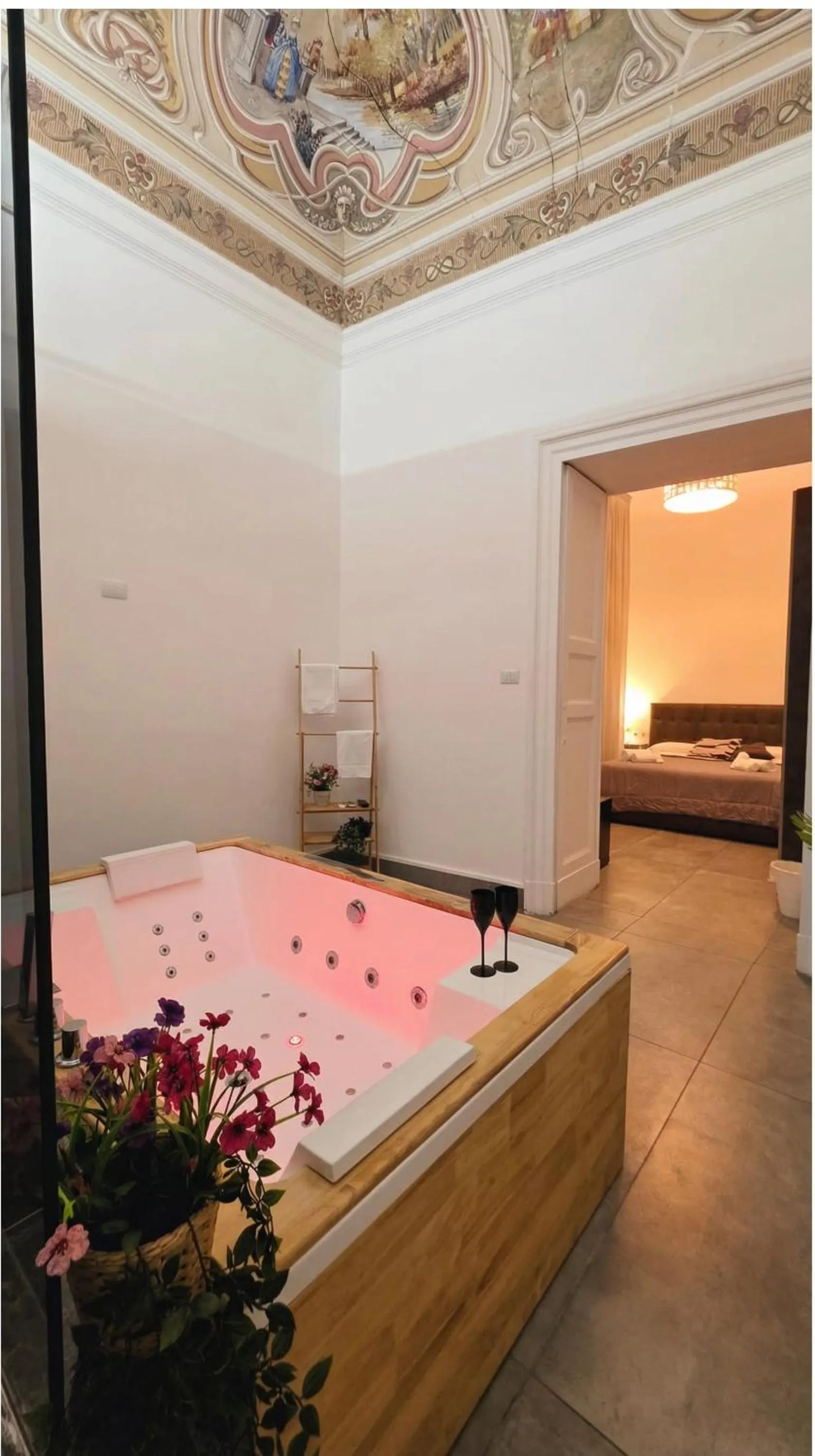 Hot Tub, Bed in Palazzo Bruca Catania