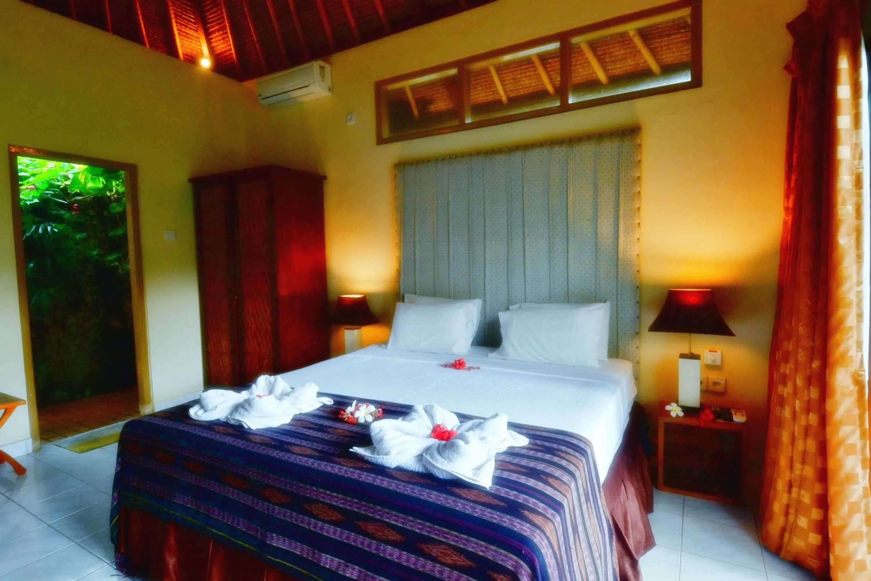 Bedroom, Bed in Bayside Bungalows