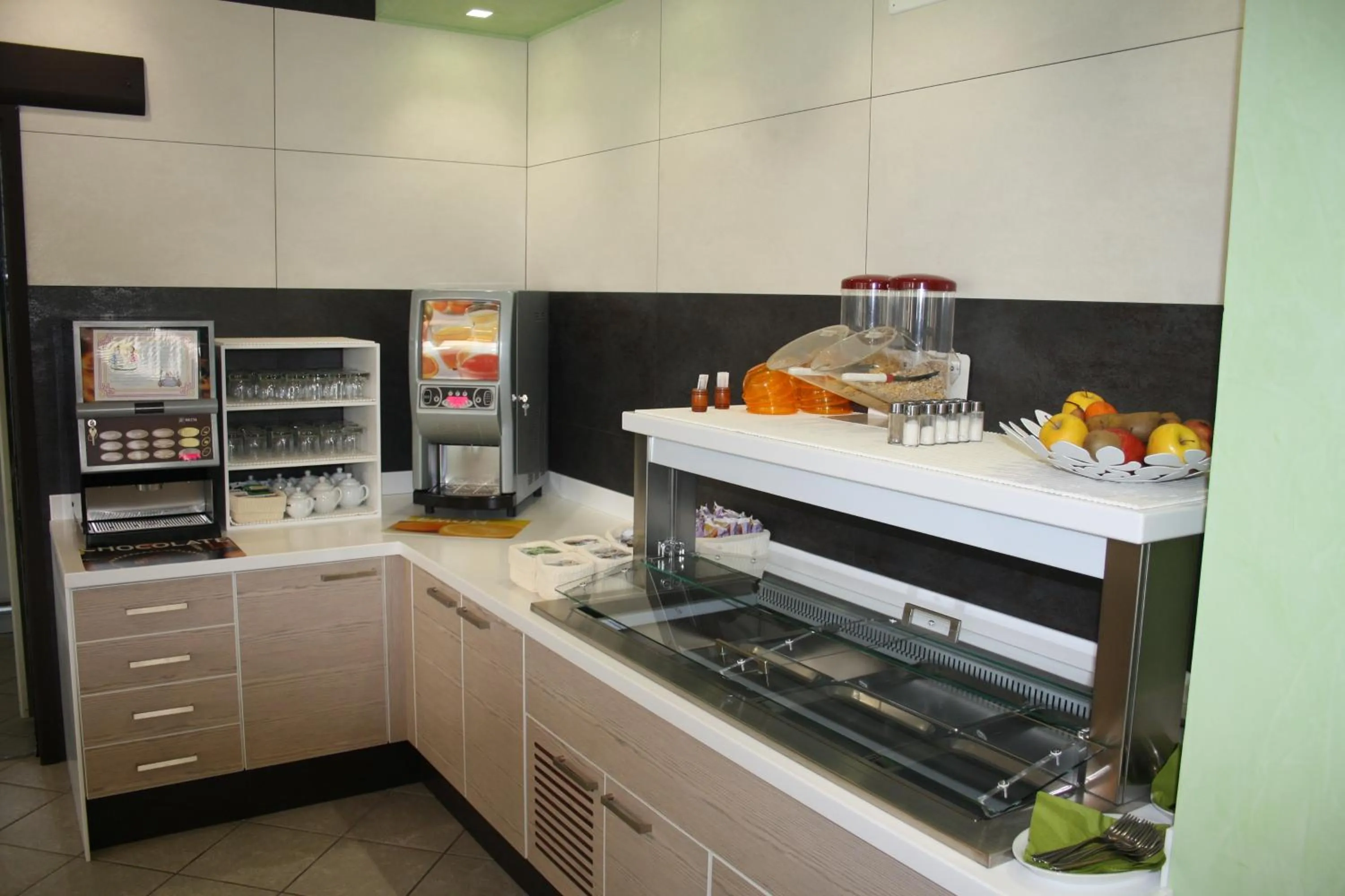 Restaurant/places to eat in Hotel Etna