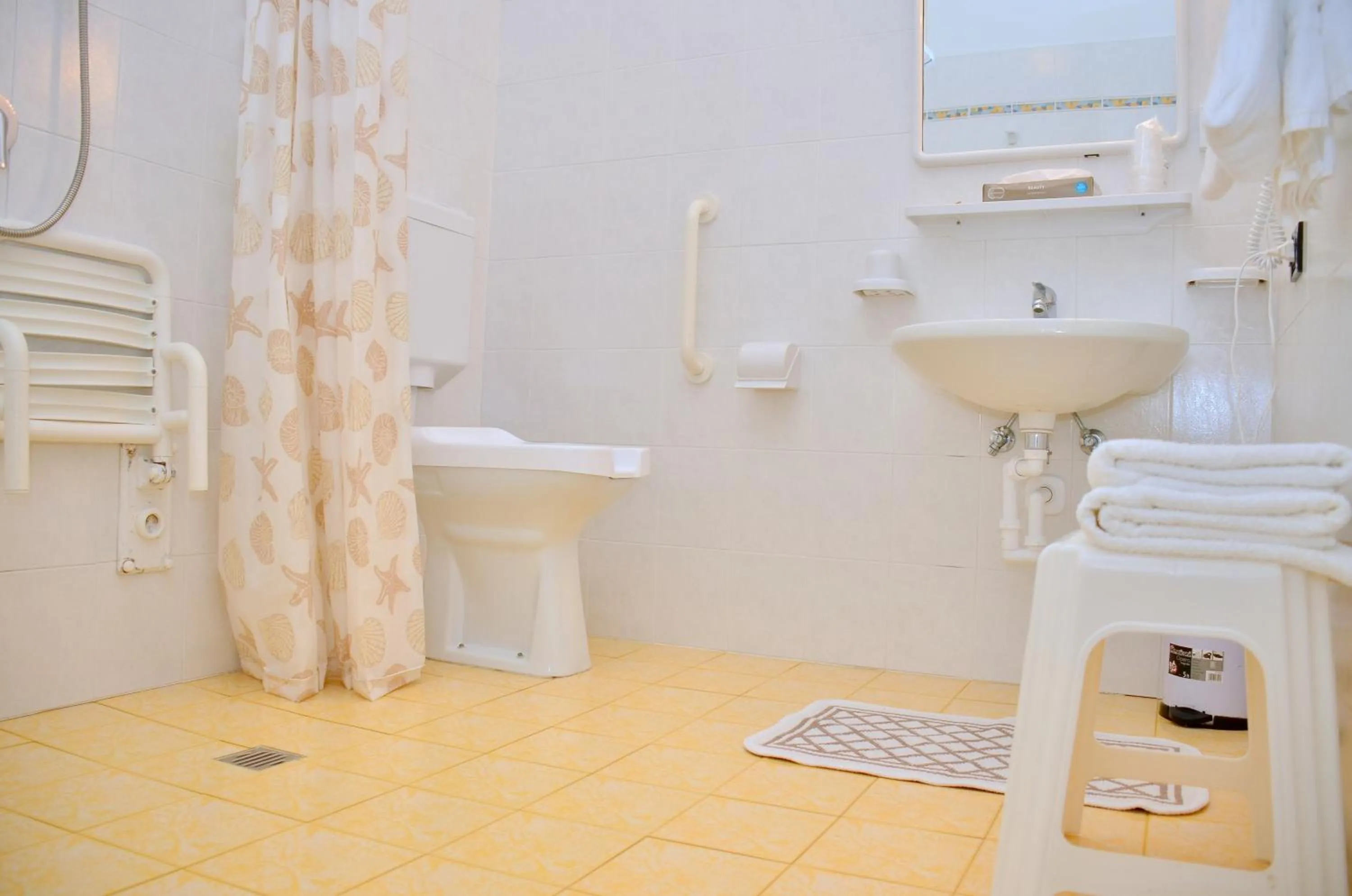 Bathroom in Hotel Etna