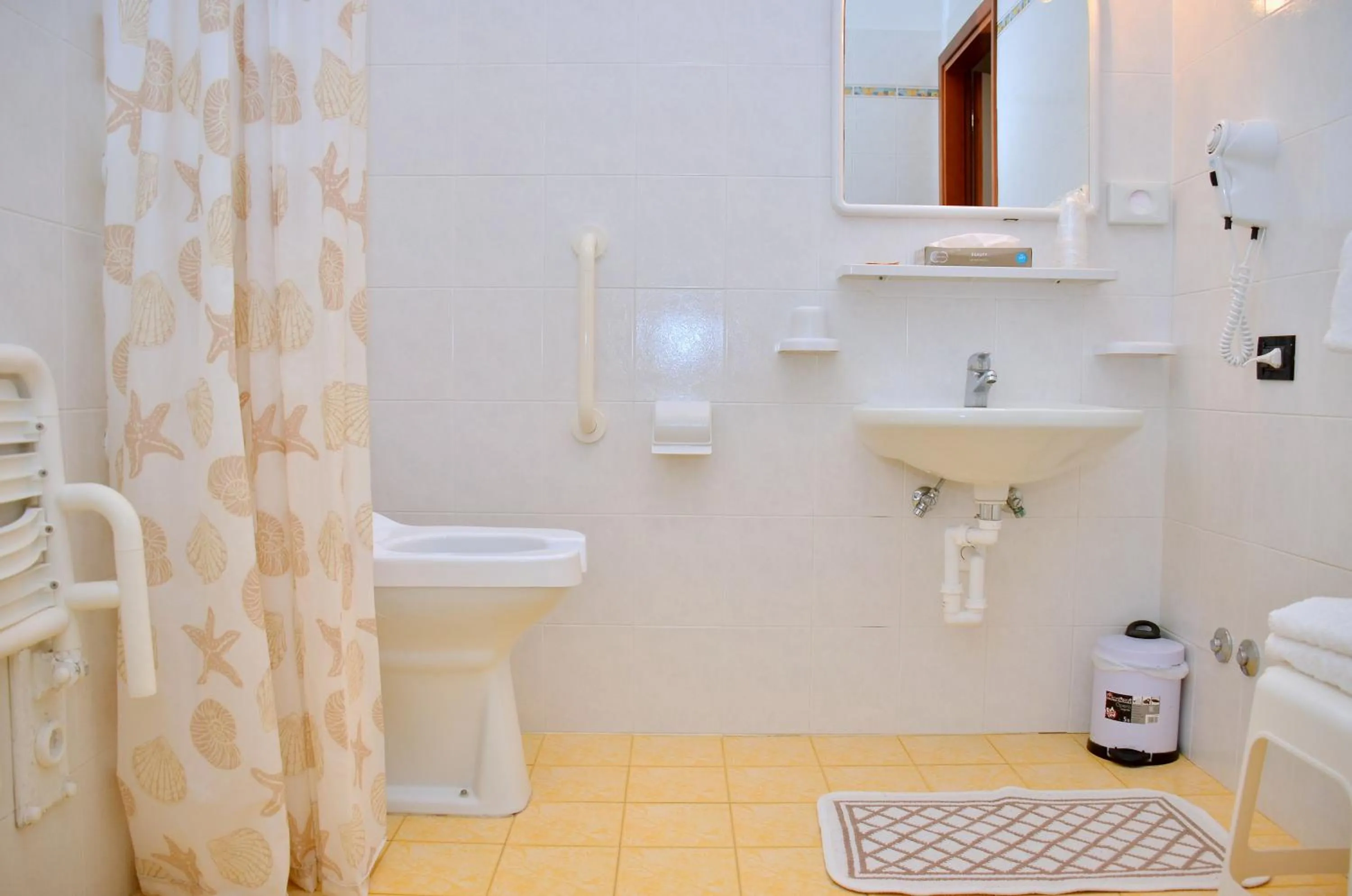 Toilet in Hotel Etna