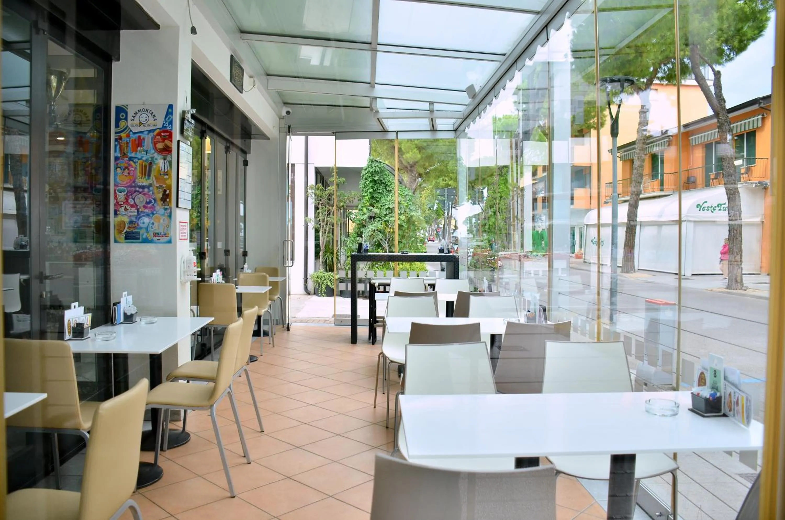 Restaurant/places to eat in Hotel Etna