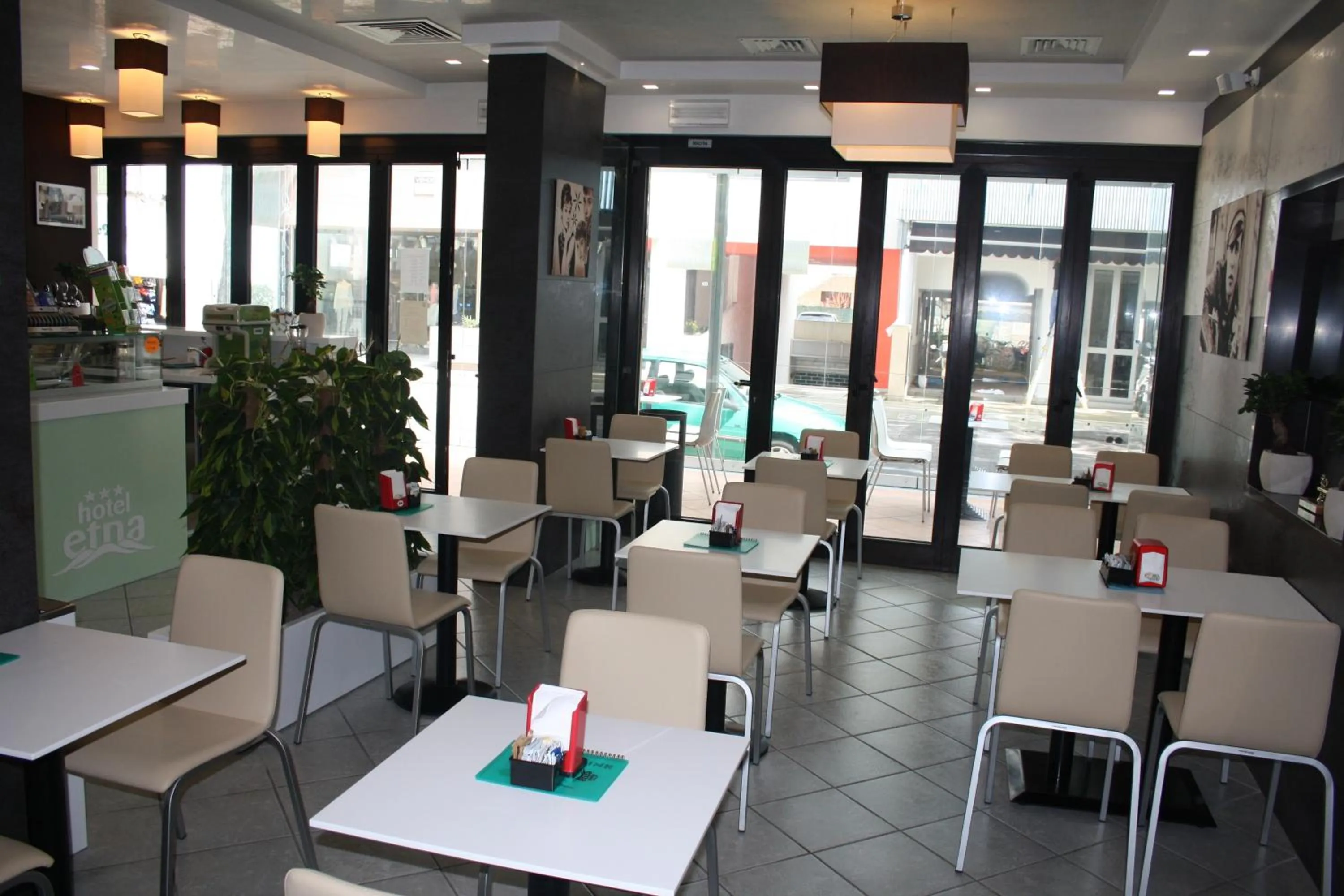 Restaurant/places to eat in Hotel Etna