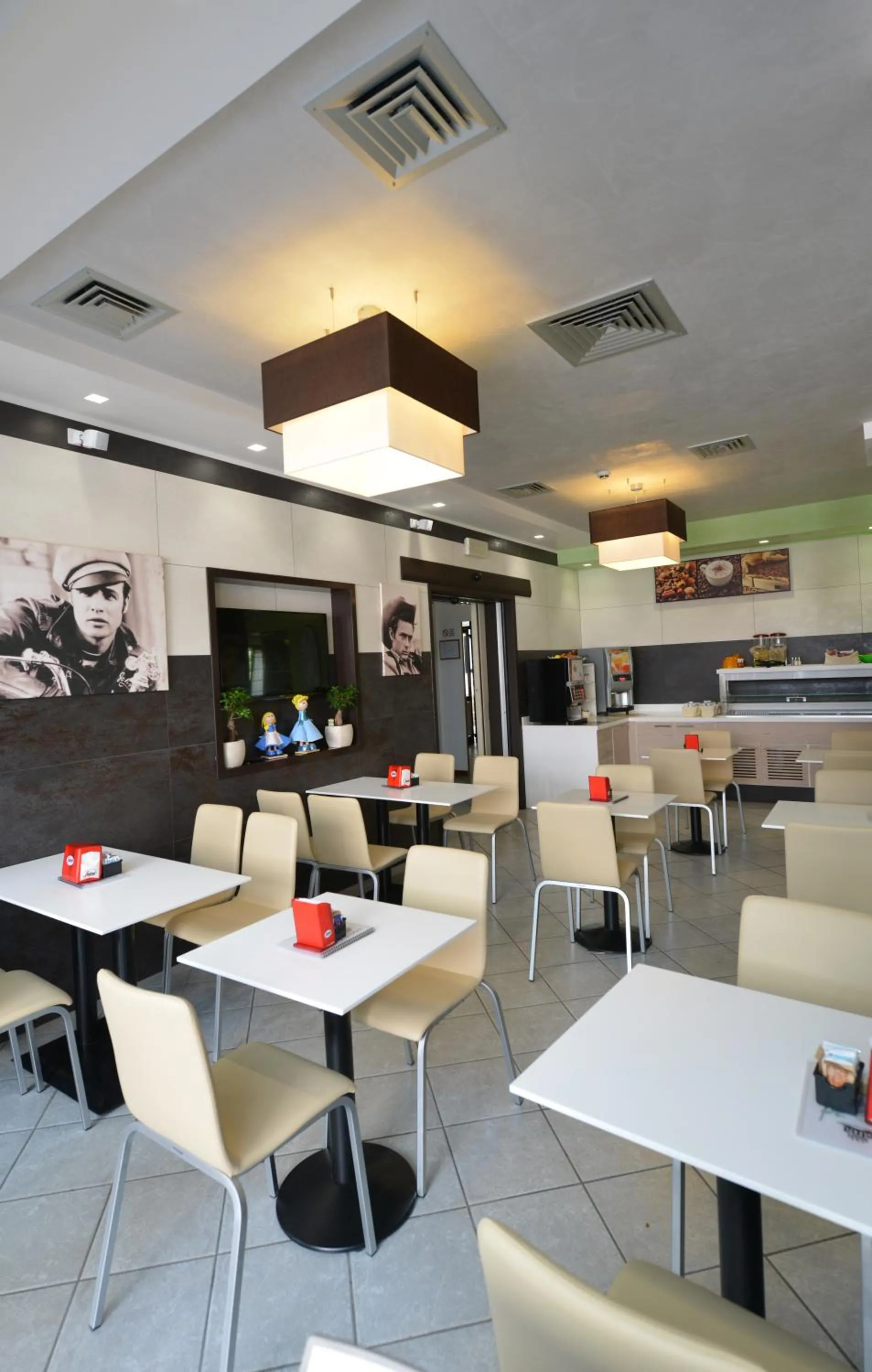 Restaurant/places to eat in Hotel Etna