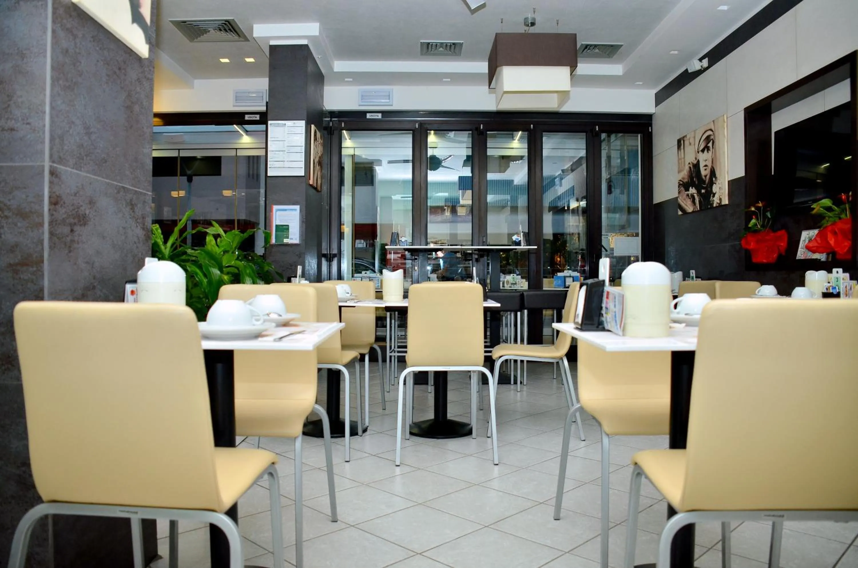 Restaurant/places to eat in Hotel Etna