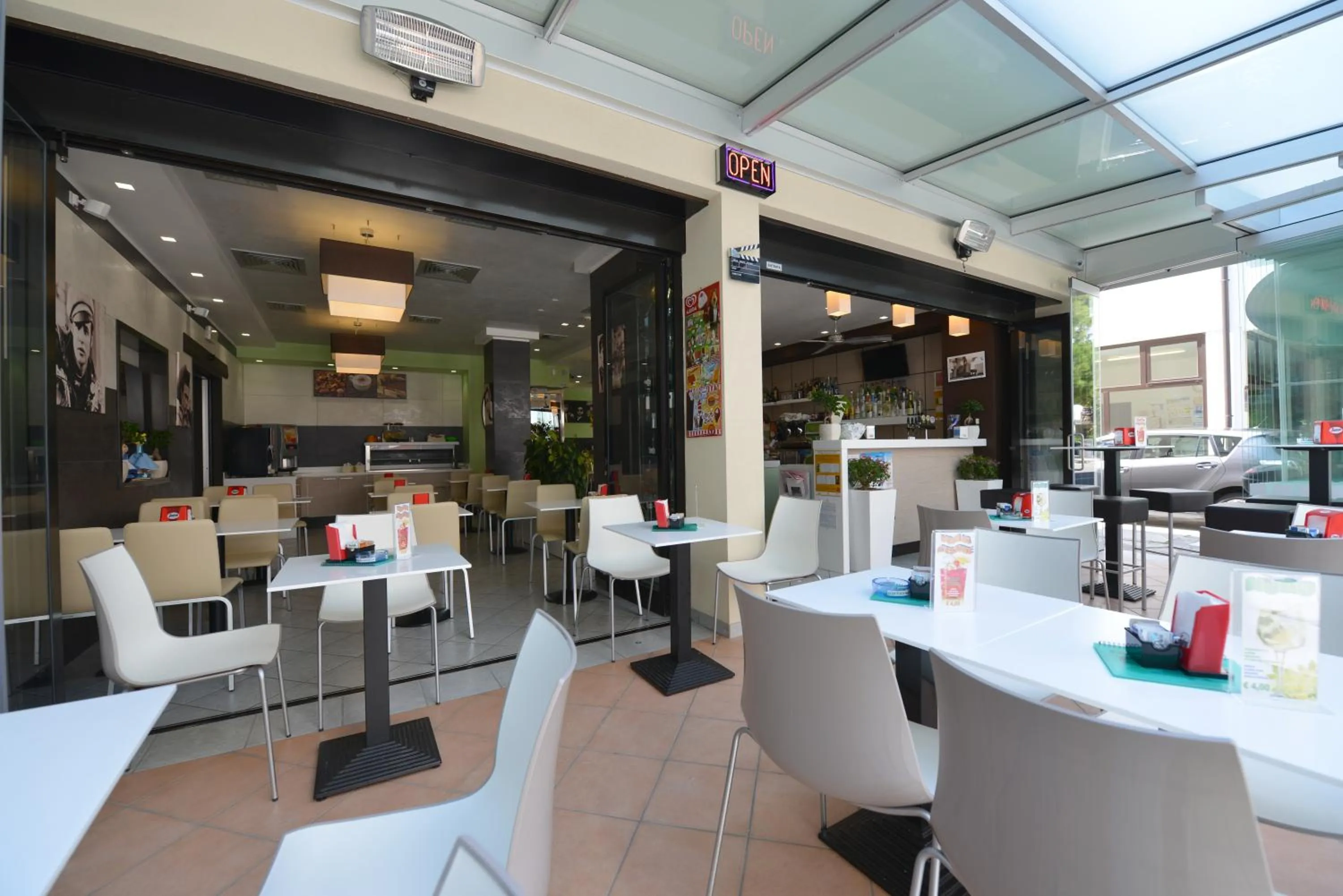 Communal lounge/ TV room in Hotel Etna