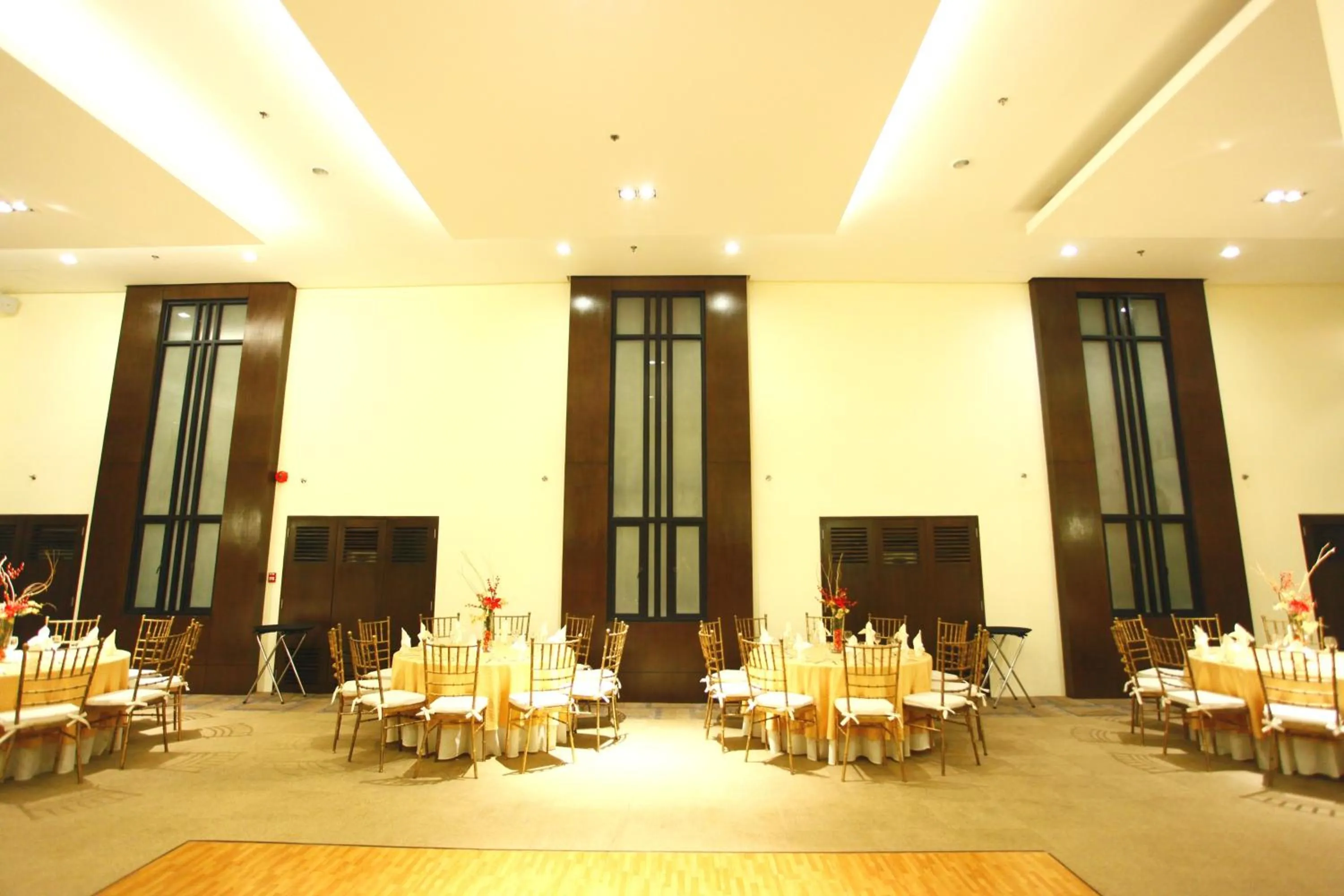 Banquet/Function facilities, Restaurant/Places to Eat in Oracle Hotel and Residences