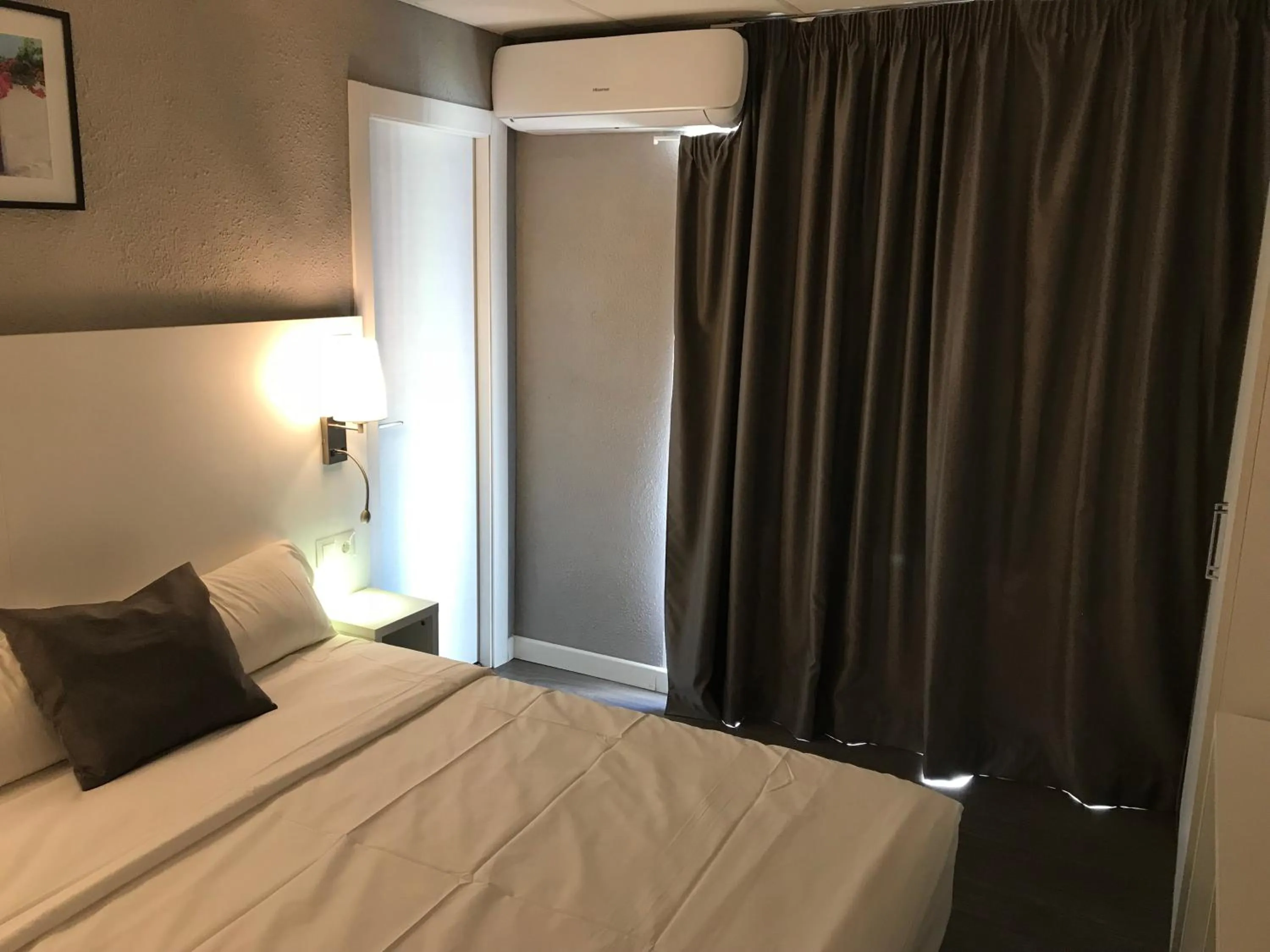 Photo of the whole room, Bed in Hotel Boutique Centro BBB Auto check in