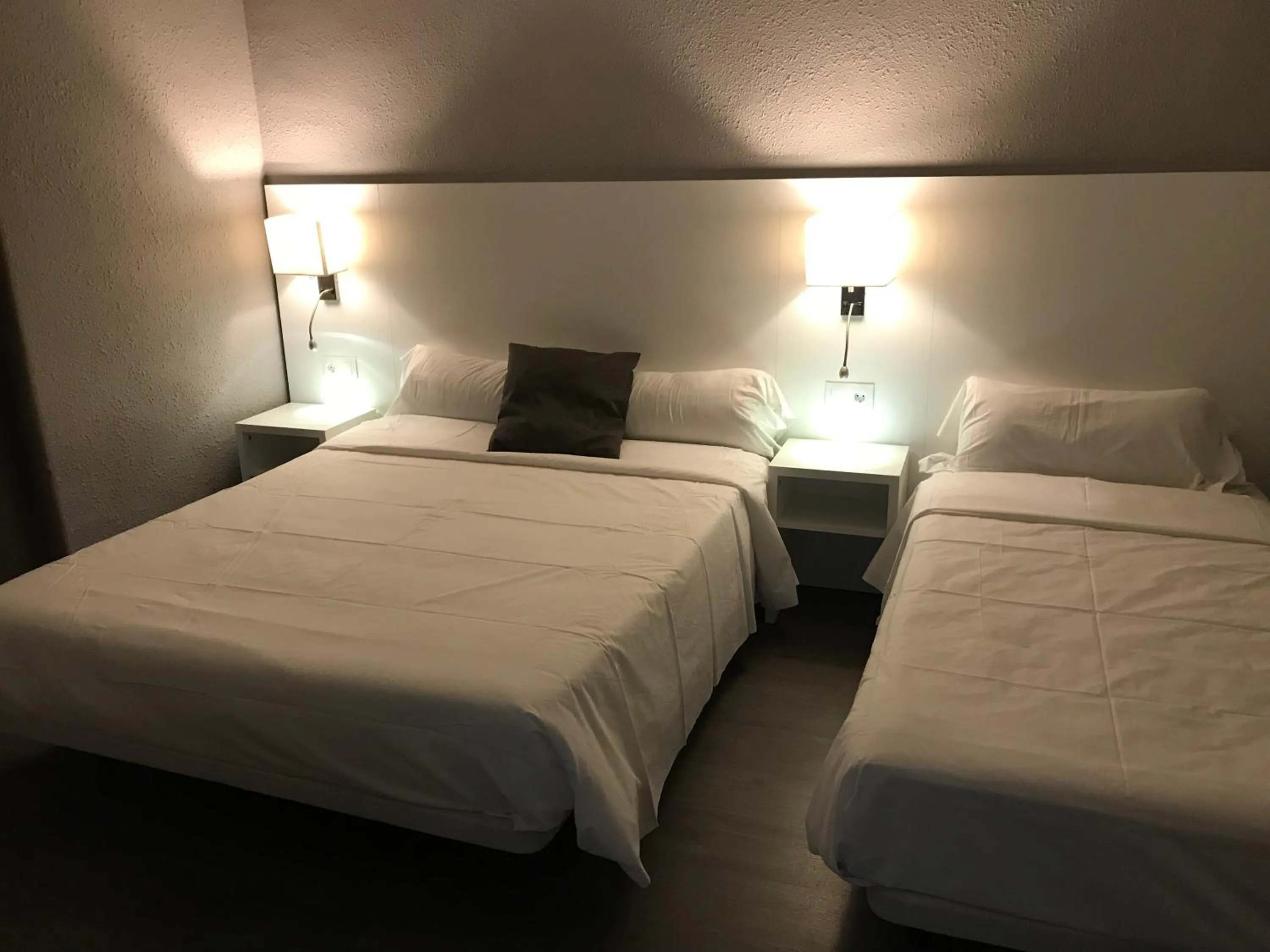 Photo of the whole room, Bed in Hotel Boutique Centro BBB Auto check in