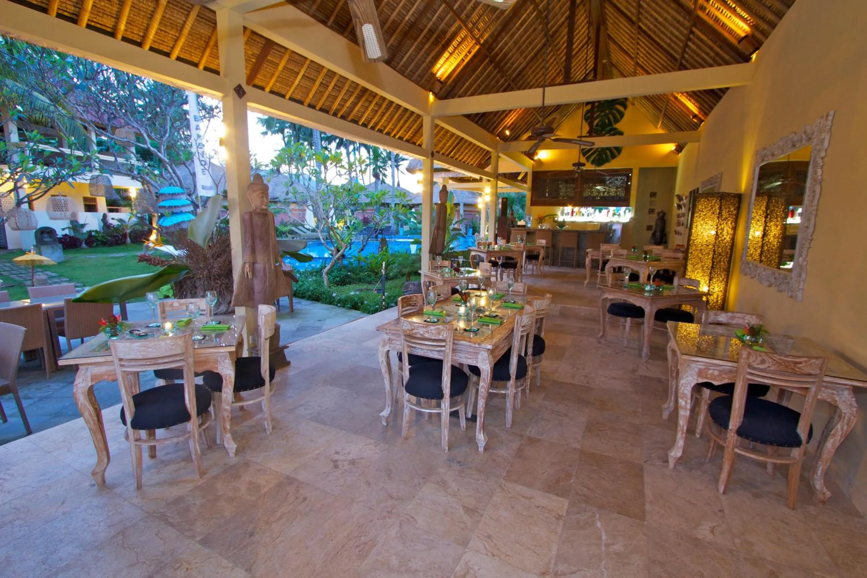 Restaurant/places to eat in Bayshore Villa