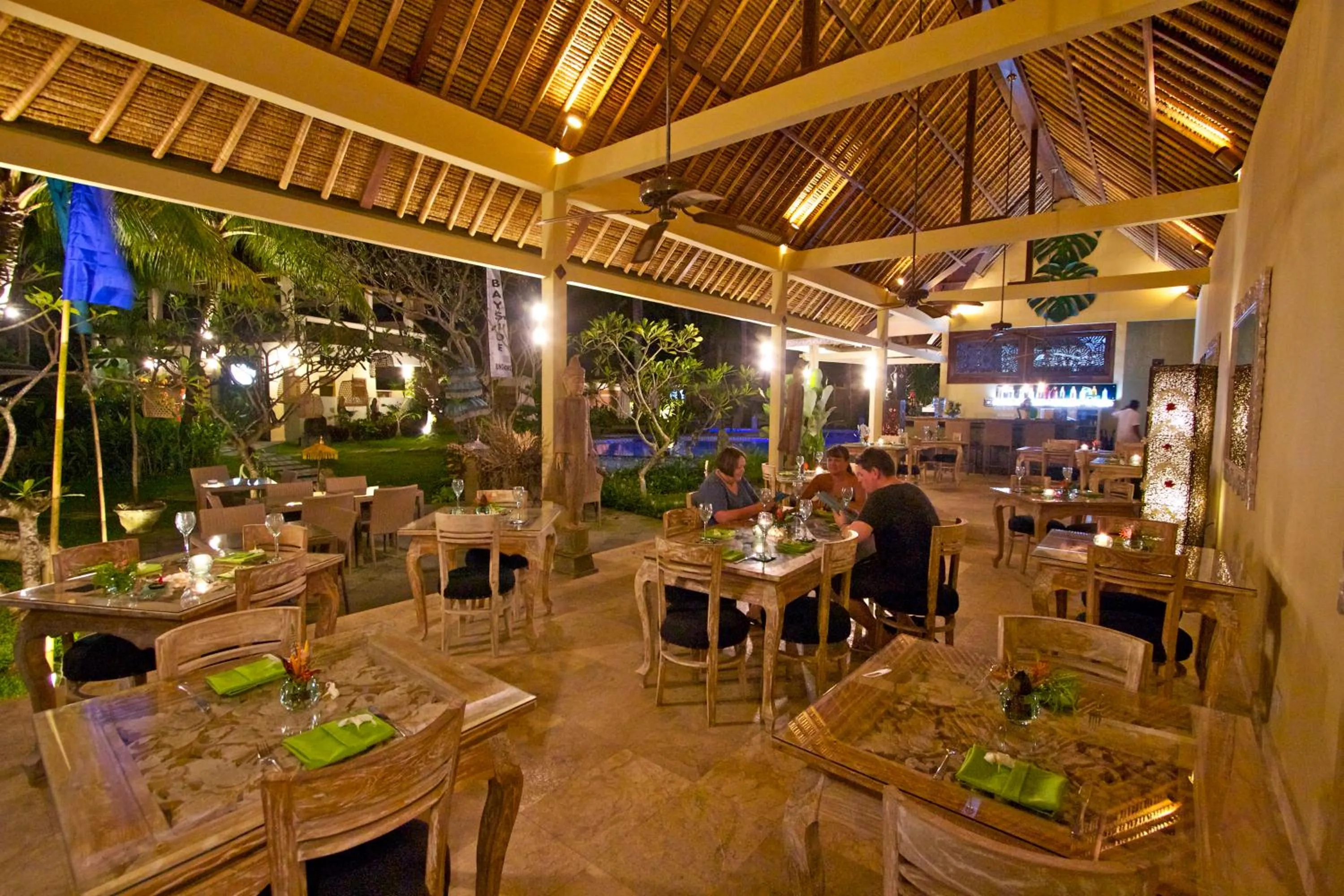 Restaurant/places to eat in Bayshore Villa