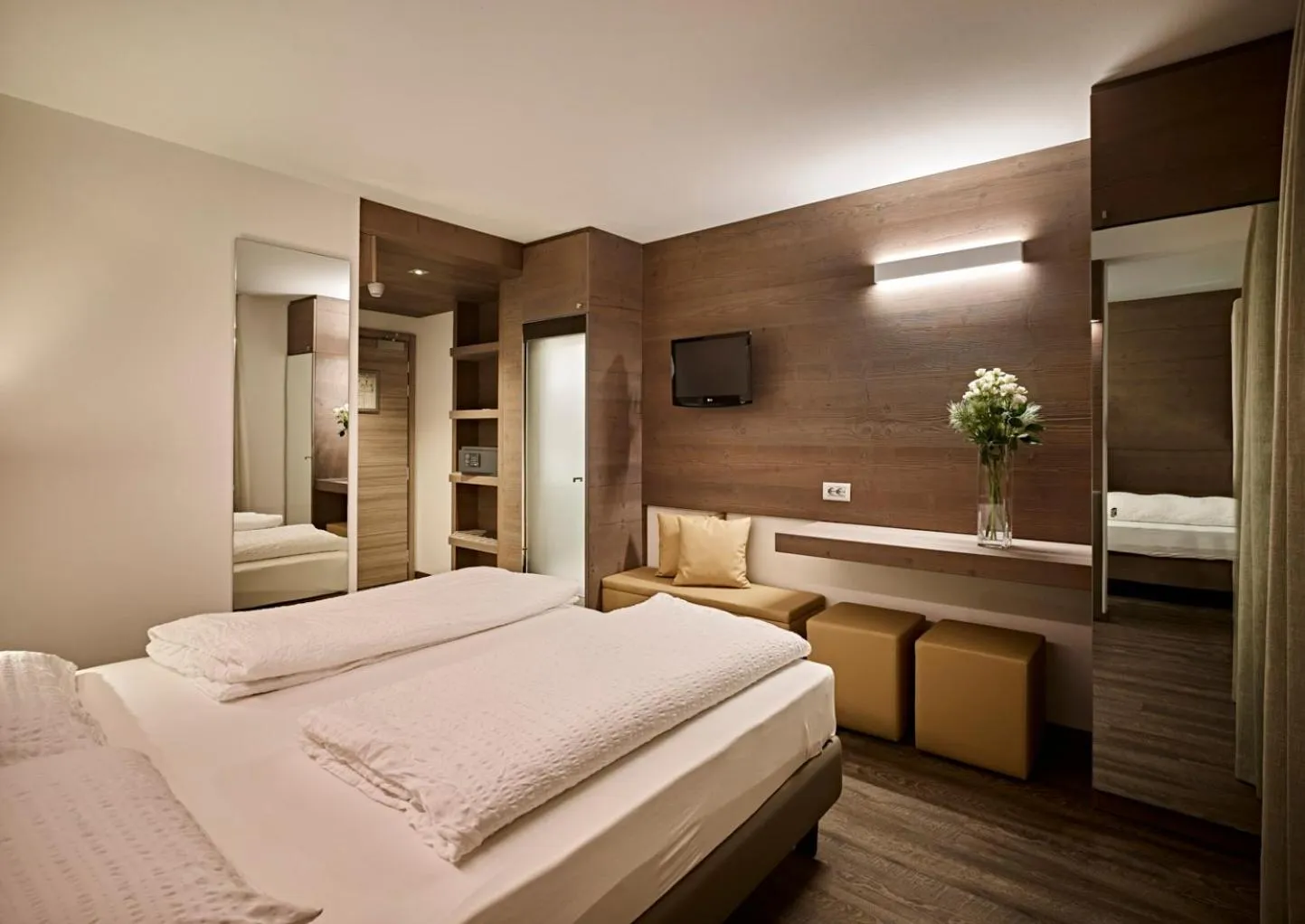 Bedroom, Bed in Hotel Montana