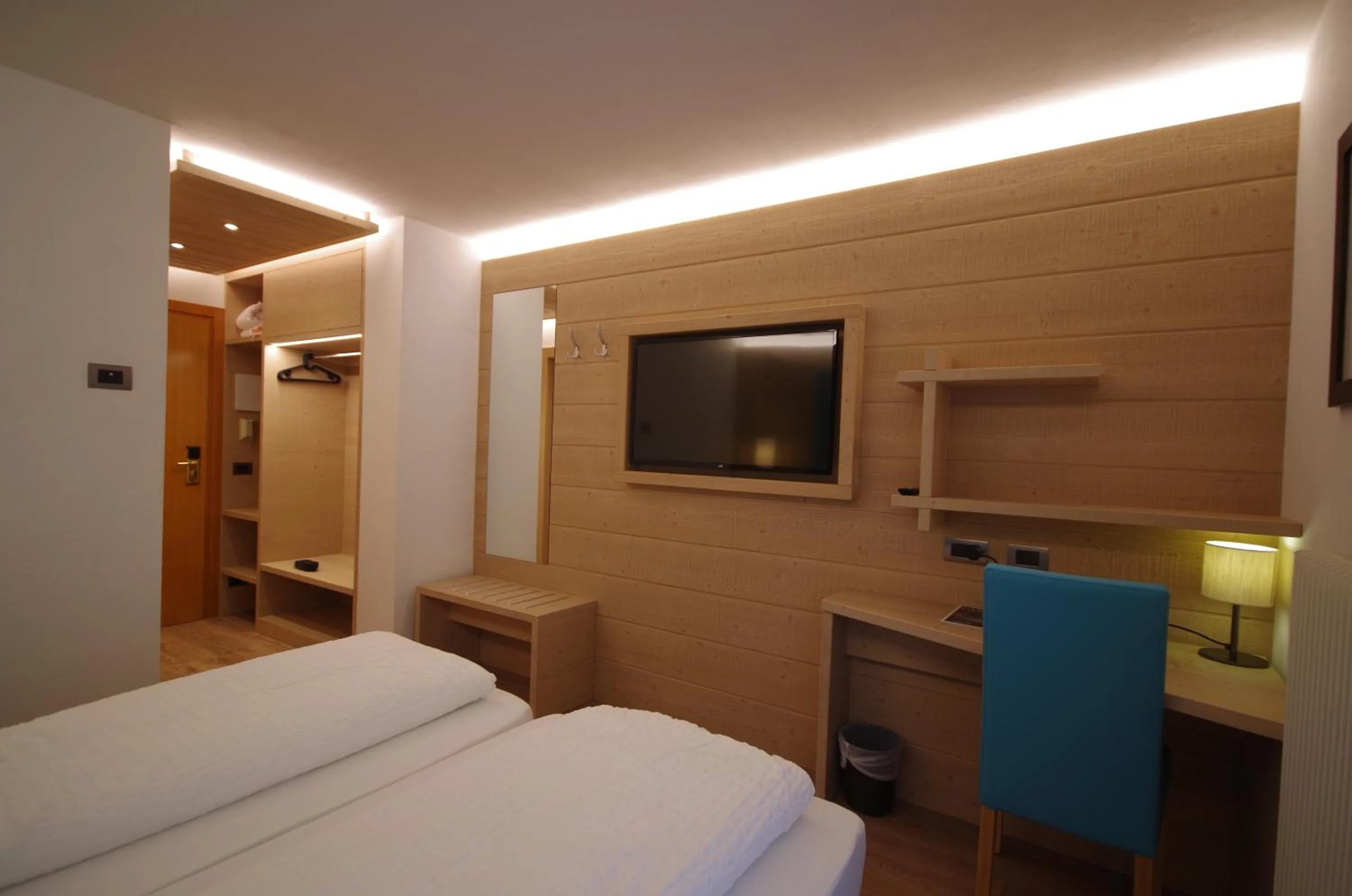 Photo of the whole room, Bed in Hotel Montana