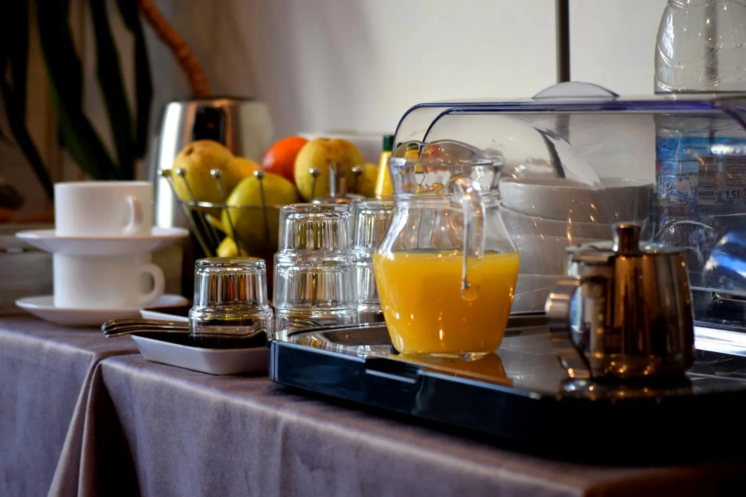 Dining area in Nouvel Hotel