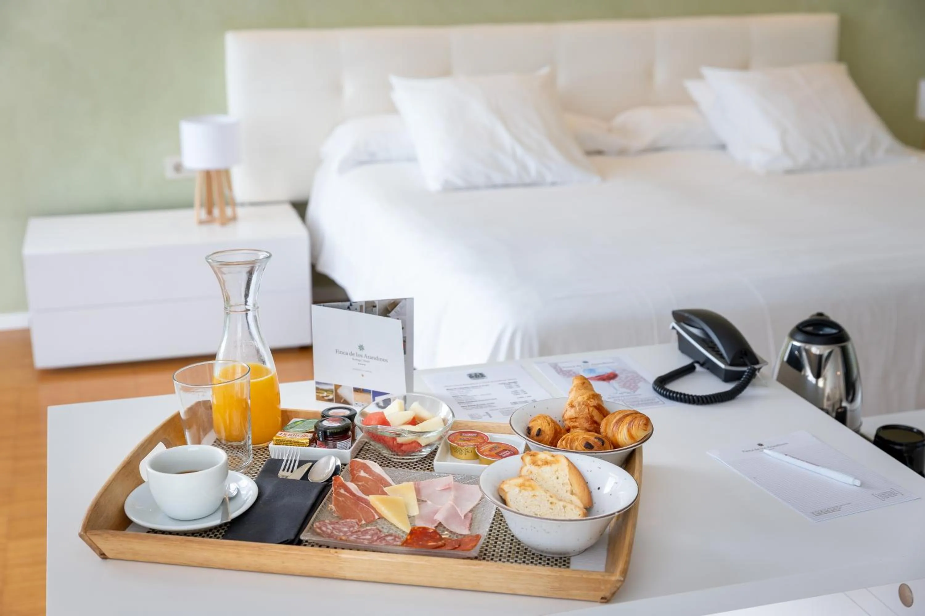 Continental breakfast, Bed in Hotel-Bodega Finca de Los Arandinos
