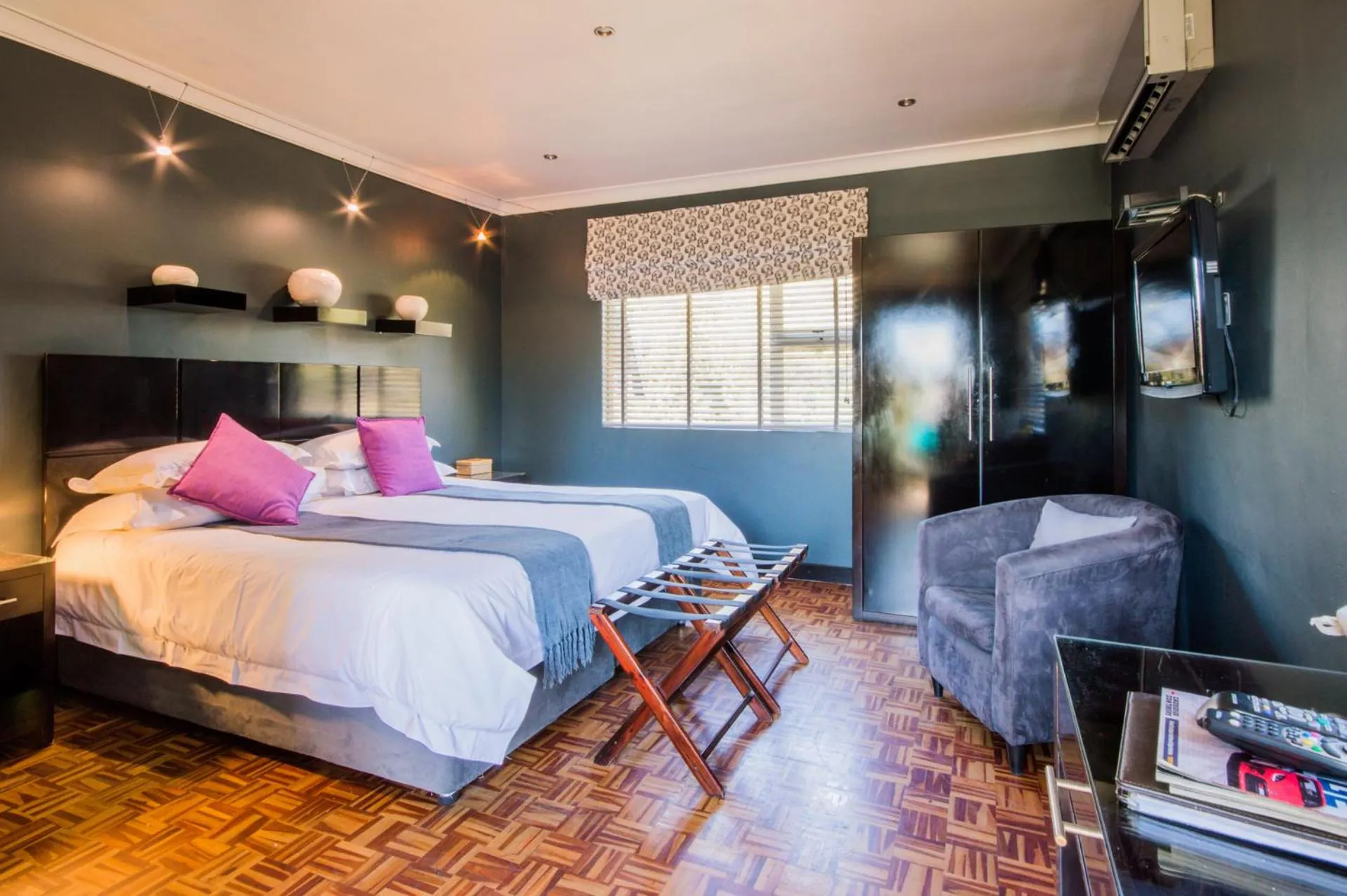 Property building, Bed in Glendower View Guest House