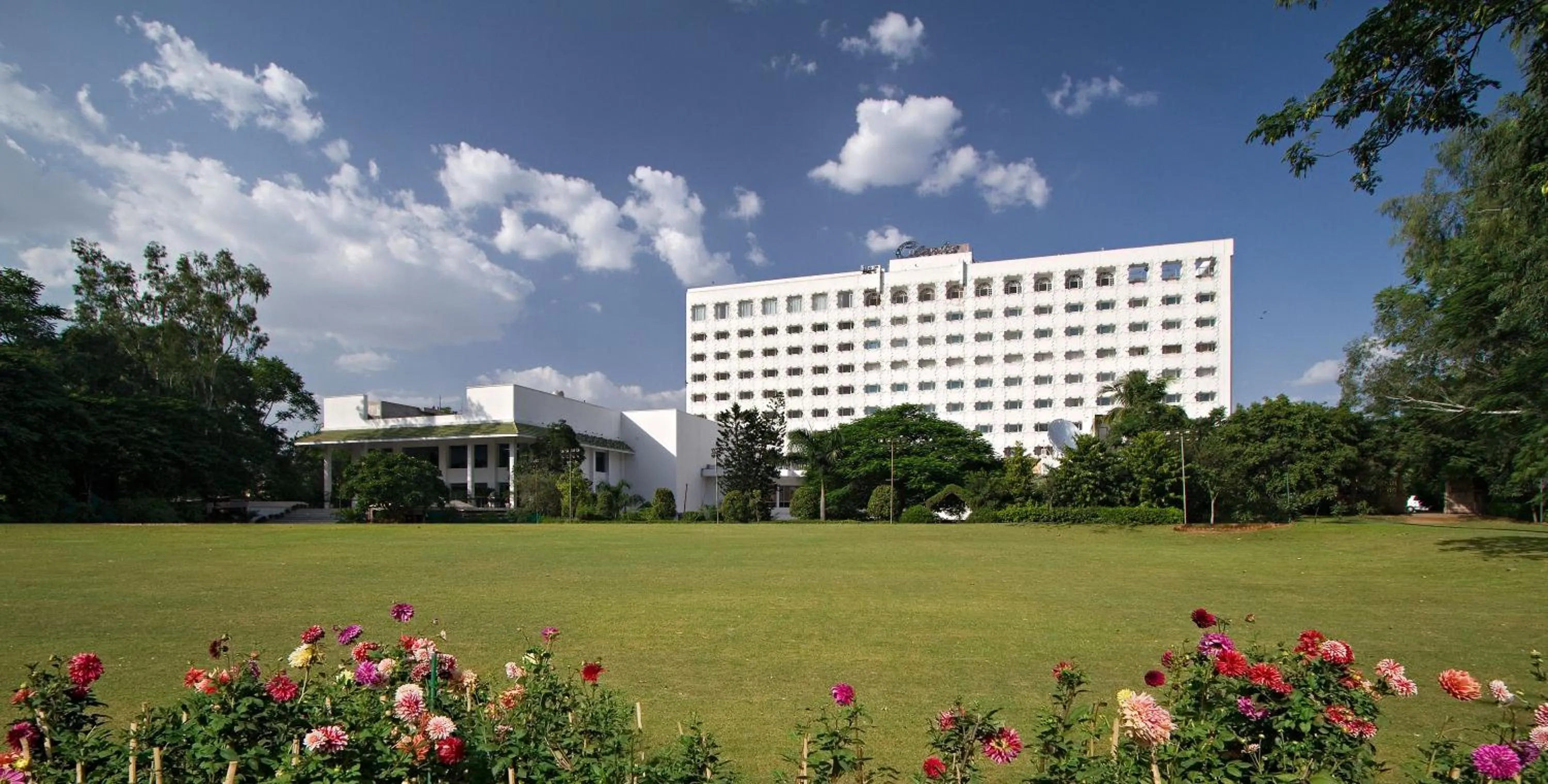 Facade/entrance in Clarks Amer