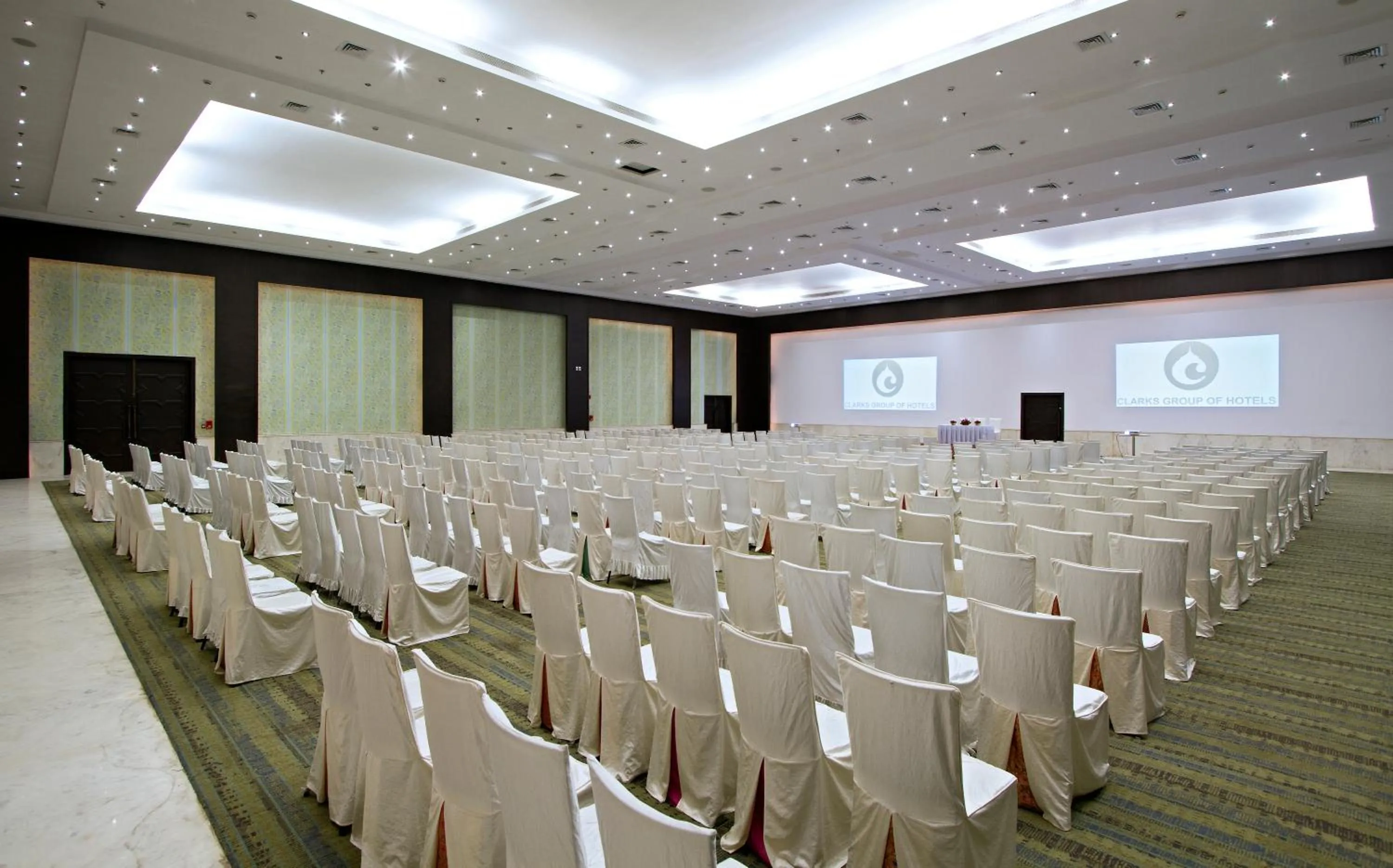 Banquet/Function facilities in Clarks Amer