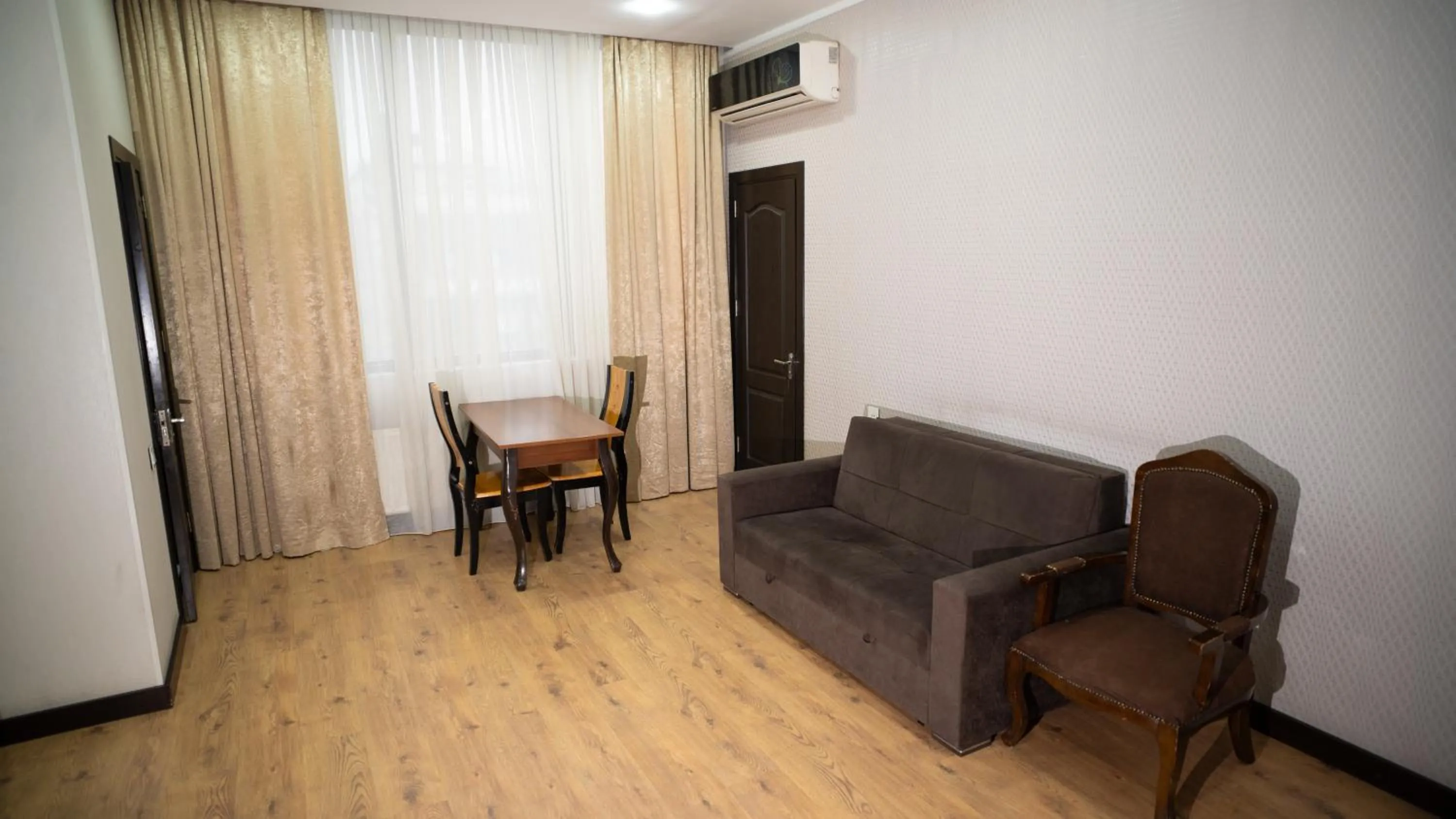 Living room in Consul Hotel