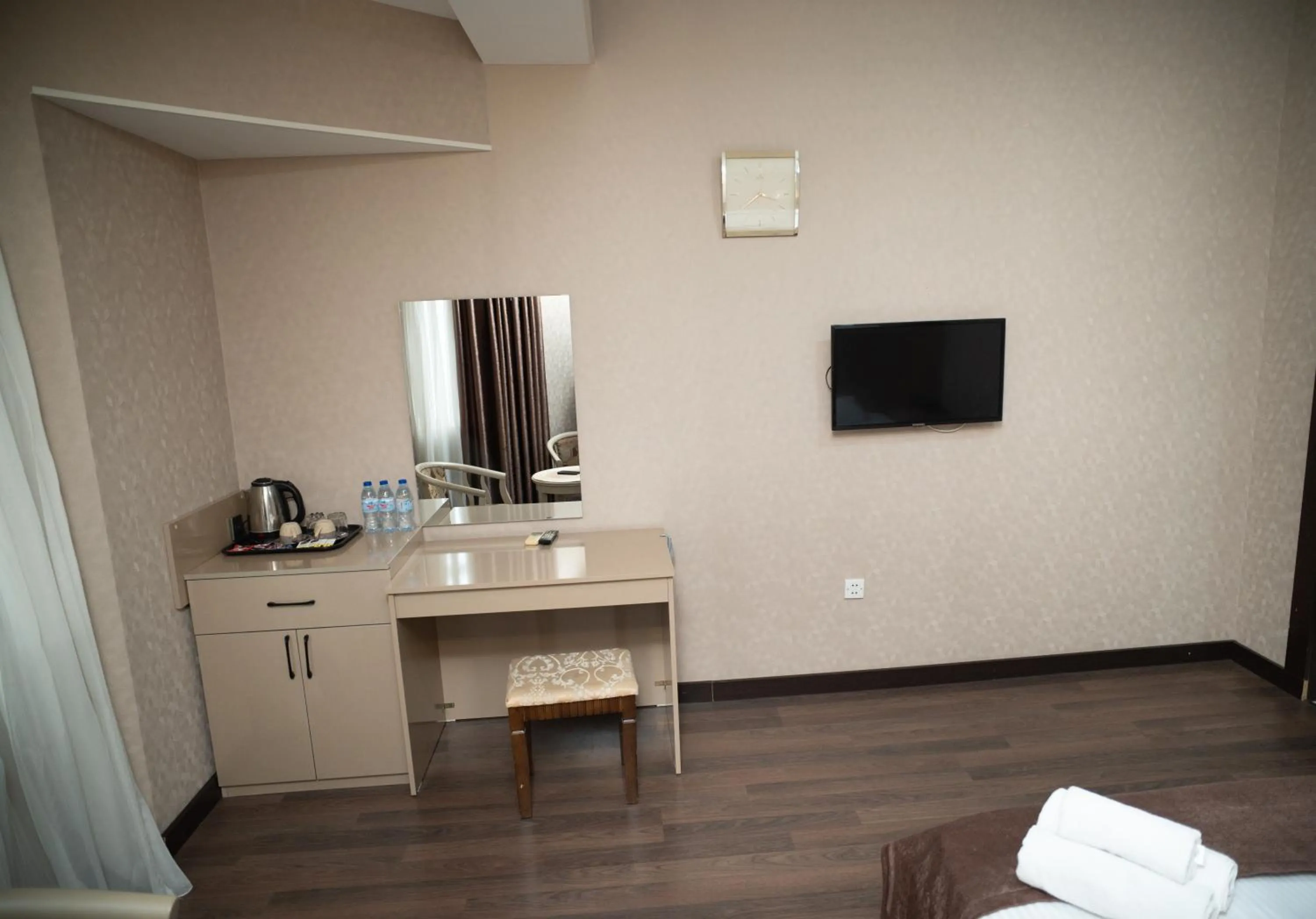 TV and multimedia, Bed in Consul Hotel