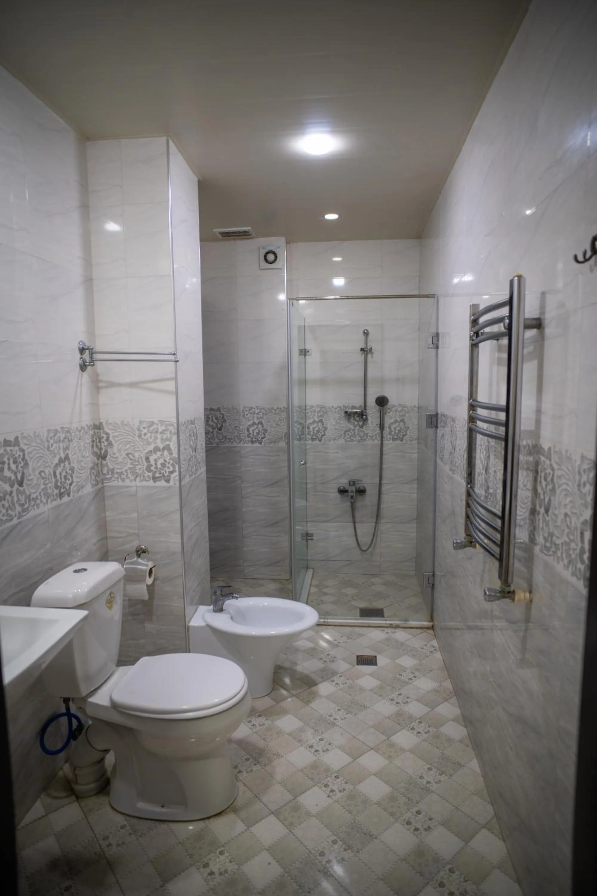 Shower in Consul Hotel