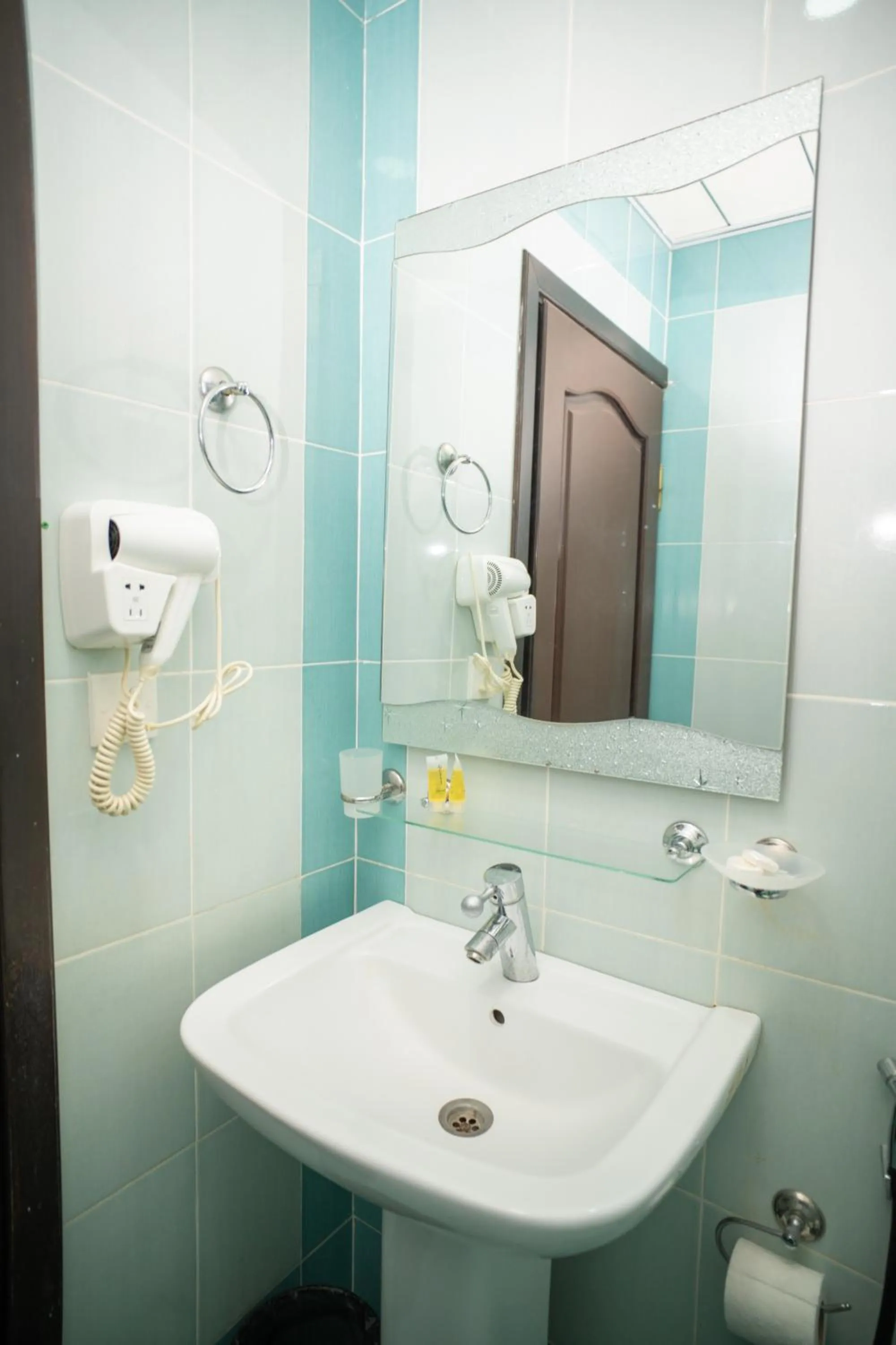 Shower in Consul Hotel