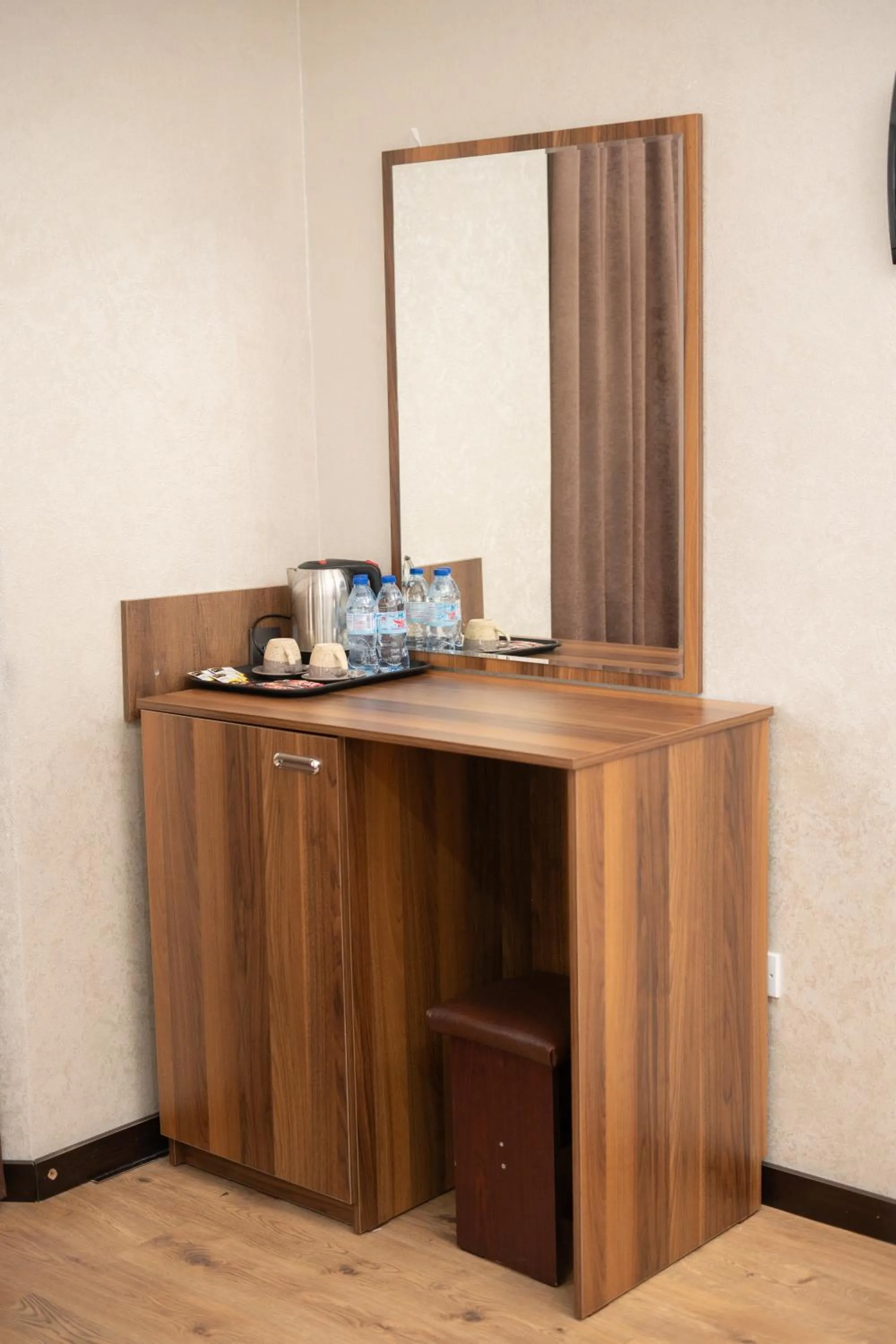 Coffee/tea facilities in Consul Hotel